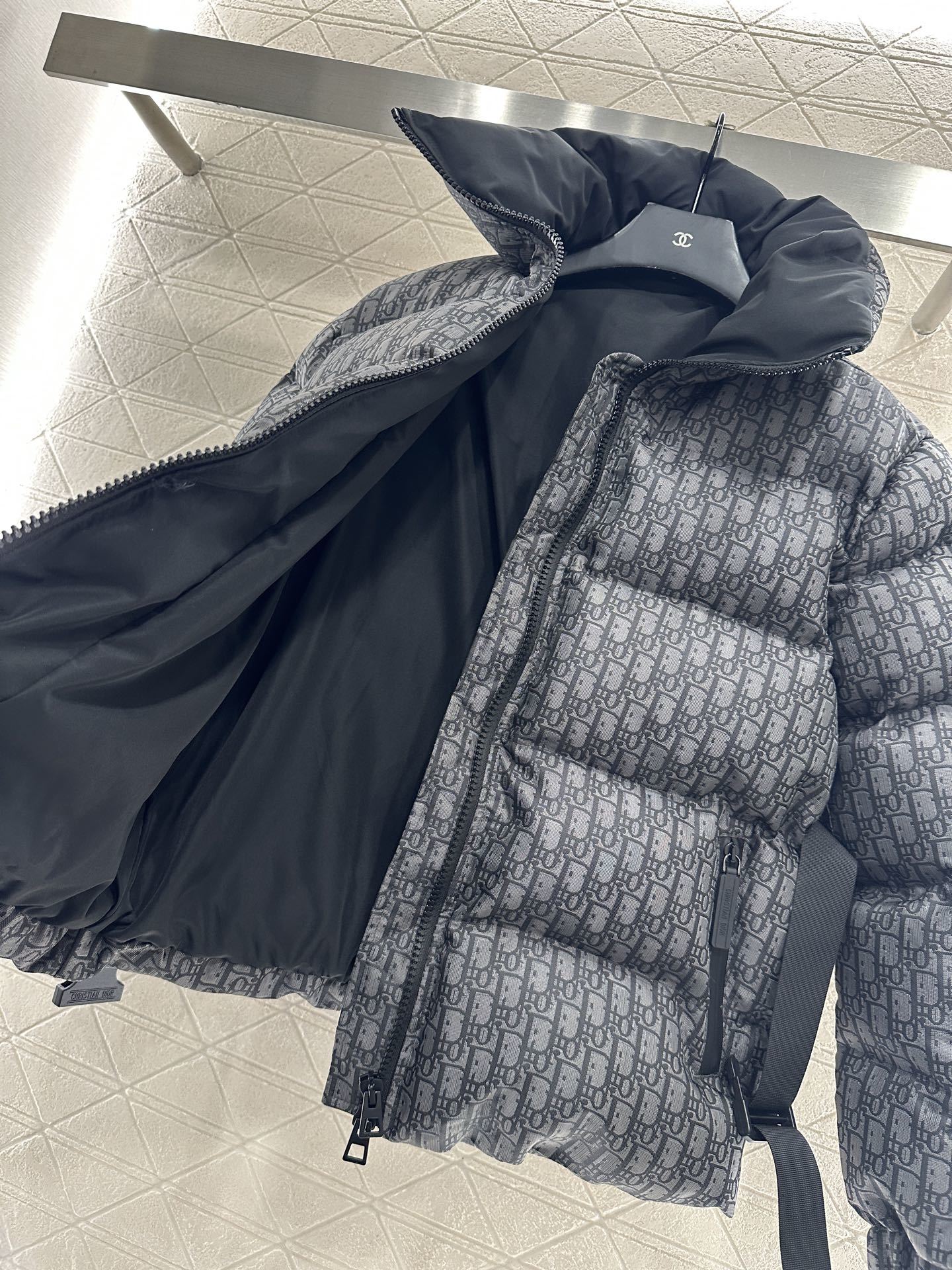 ♥Dio*♥2025新品上架 腰带立领提花羽绒外套定制YB进口提花材质,羽绒填充内里,整件轻盈保暖,立领