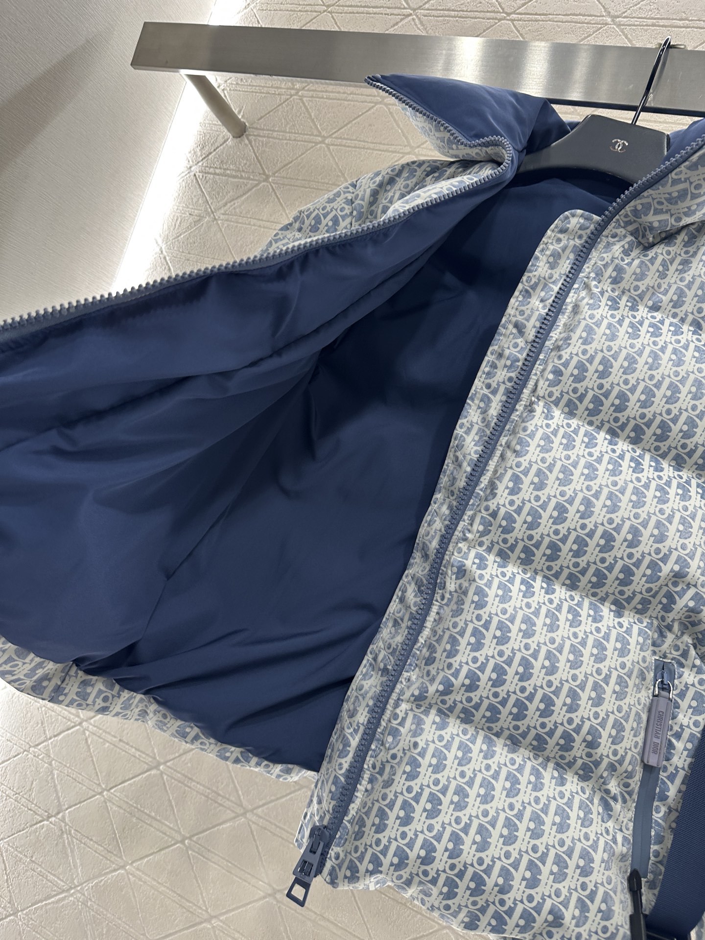 ♥Dio*♥2025新品上架 腰带立领提花羽绒外套定制YB进口提花材质,羽绒填充内里,整件轻盈保暖,立领