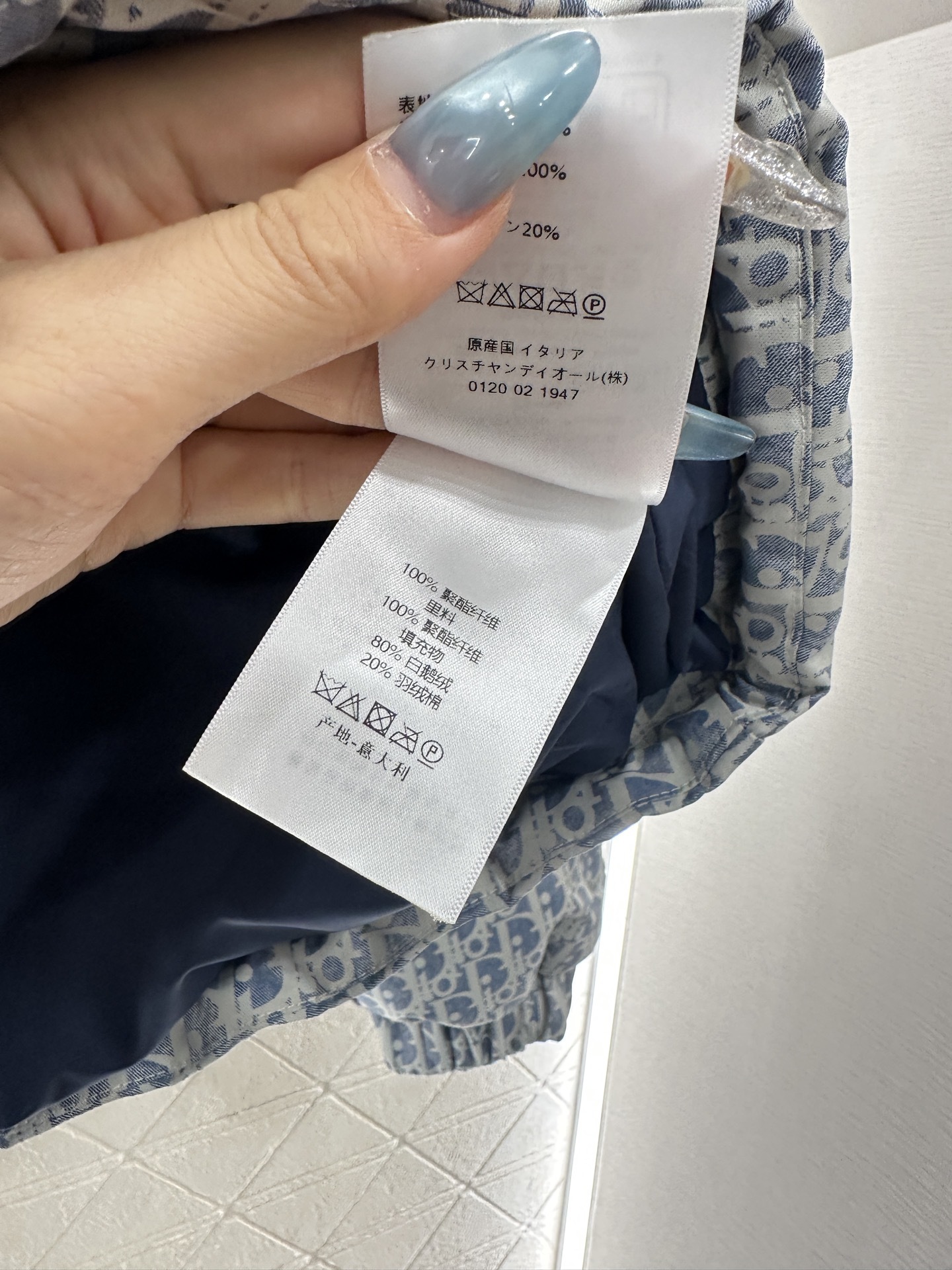 ♥Dio*♥2025新品上架 连帽提花羽绒外套定制YB进口提花材质,羽绒填充内里,整件轻盈保暖,连帽短款