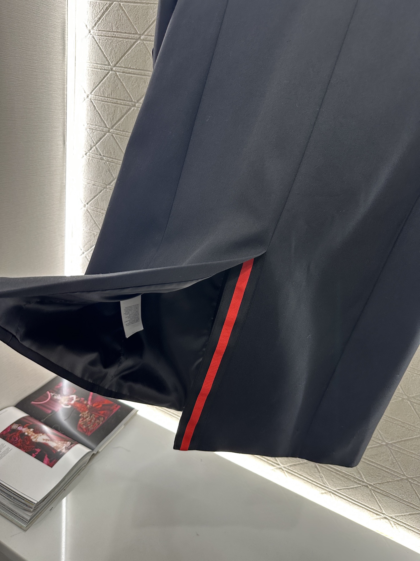 ♥Gucc*♥2025新品上架 正肩翻领长款大衣定制YB进口精仿羊毛混纺材质，质感品相绝佳，长款翻领大衣