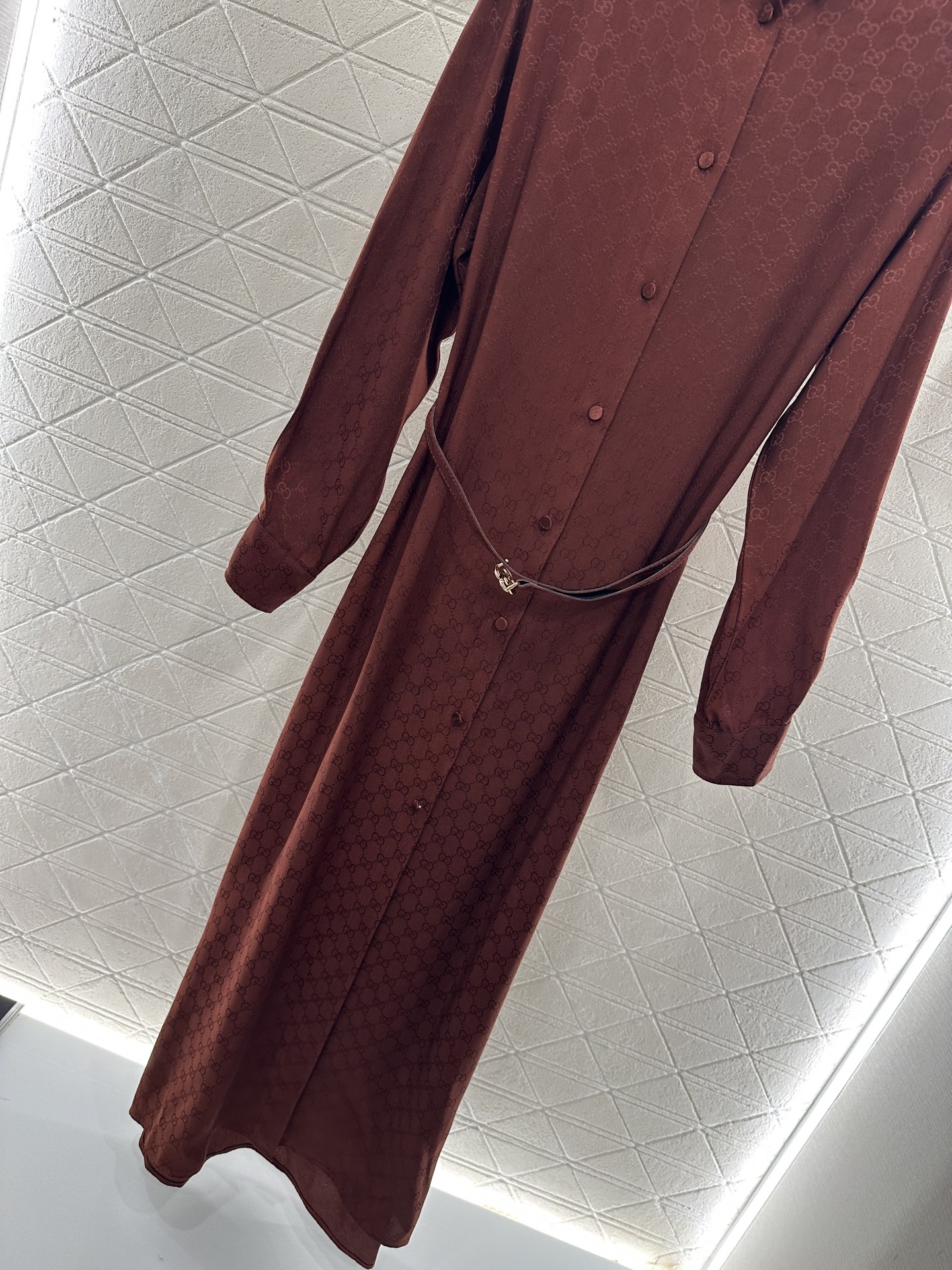 ♥Gucc*♥2025新品上架 提花腰带连衣裙定制YB进口斜纹稠材质，质感舒适细腻，衬衫收腰连衣裙版型，