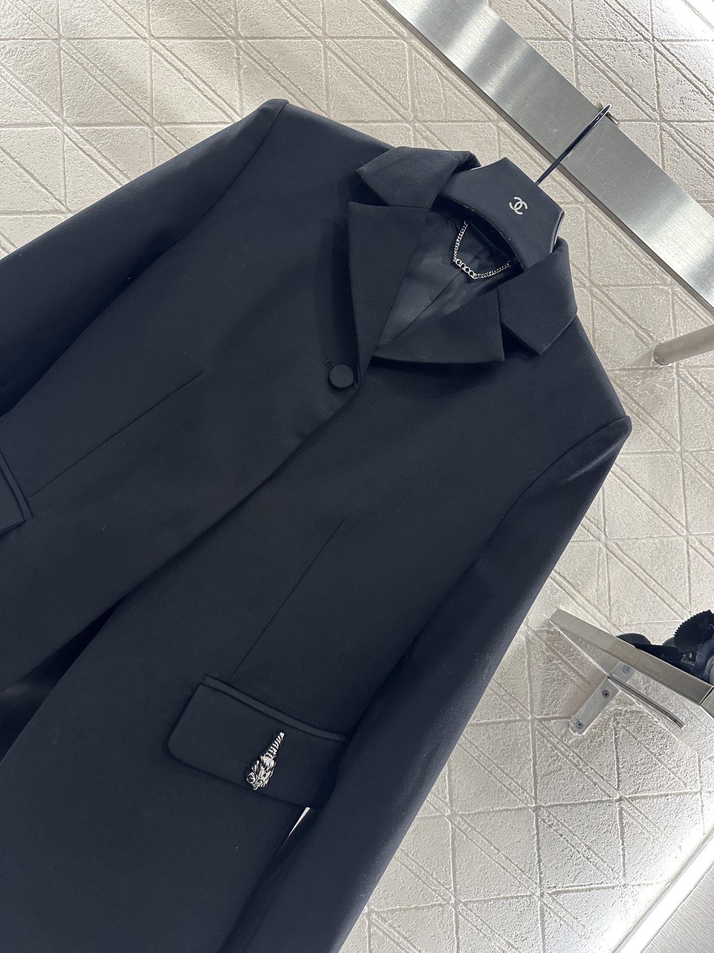 ♥Gucc*♥2025新品上架 翻领西装外套短裤套装定制YB进口精仿羊毛混纺材质，质感高级，挺括有型，翻