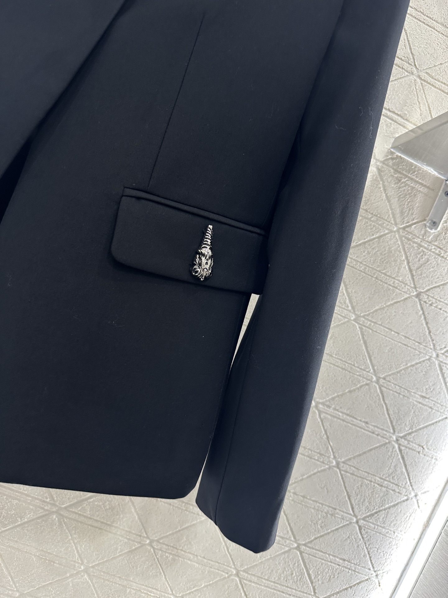 ♥Gucc*♥2025新品上架 翻领西装外套短裤套装定制YB进口精仿羊毛混纺材质，质感高级，挺括有型，翻