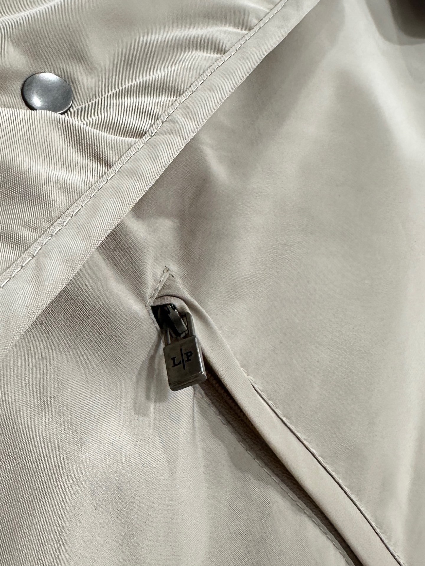 ♥lP。*♥2025新品上架 翻领两面穿棉服外套定制YB防风防水尼龙材质,羽绒棉填充内里,整件轻盈保暖,