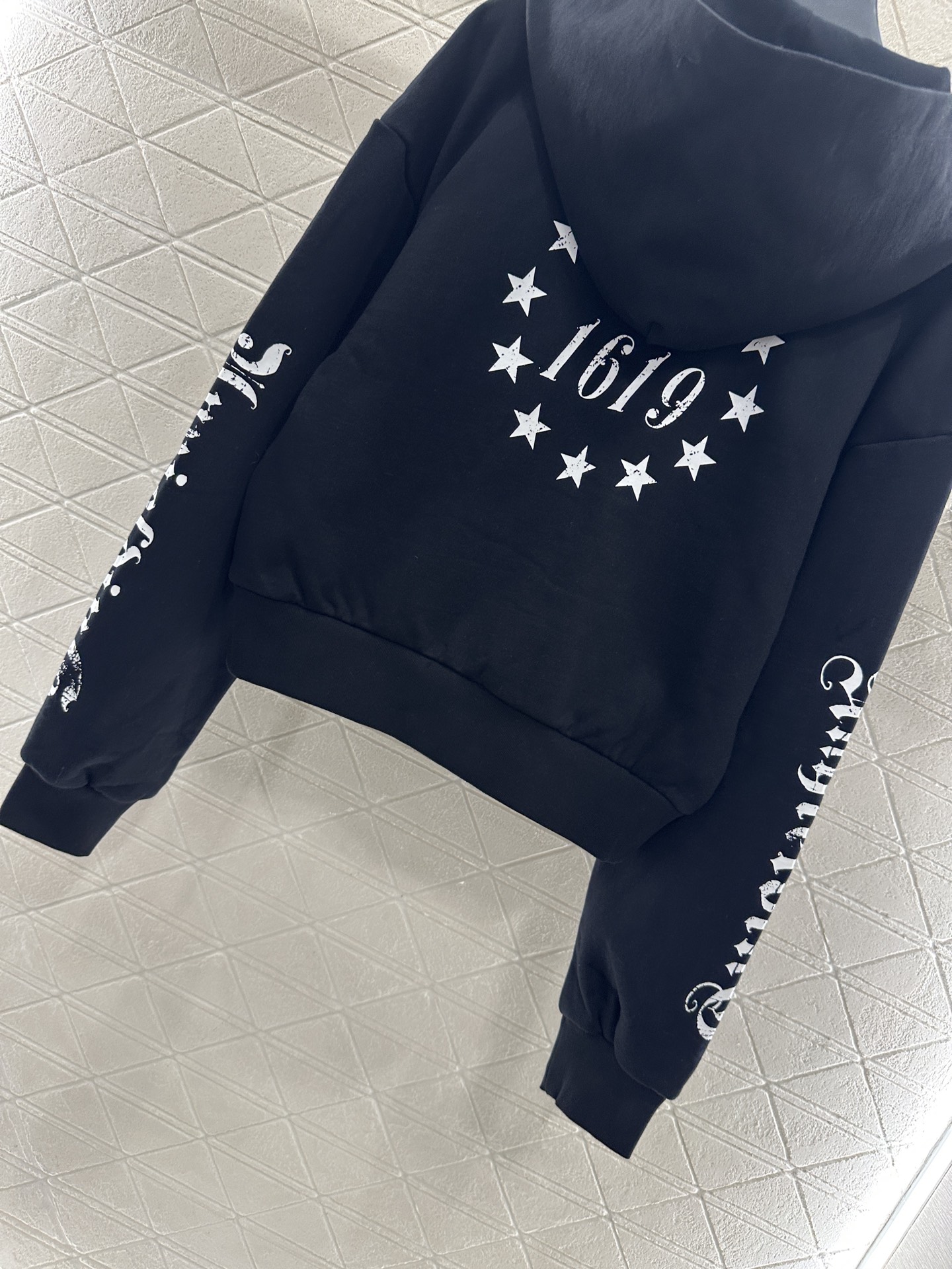 ♥Chrome hear*♥2025新品上架 字母徽标连帽外套长裤套装定制YB斜纹全棉材质，质感光泽，品