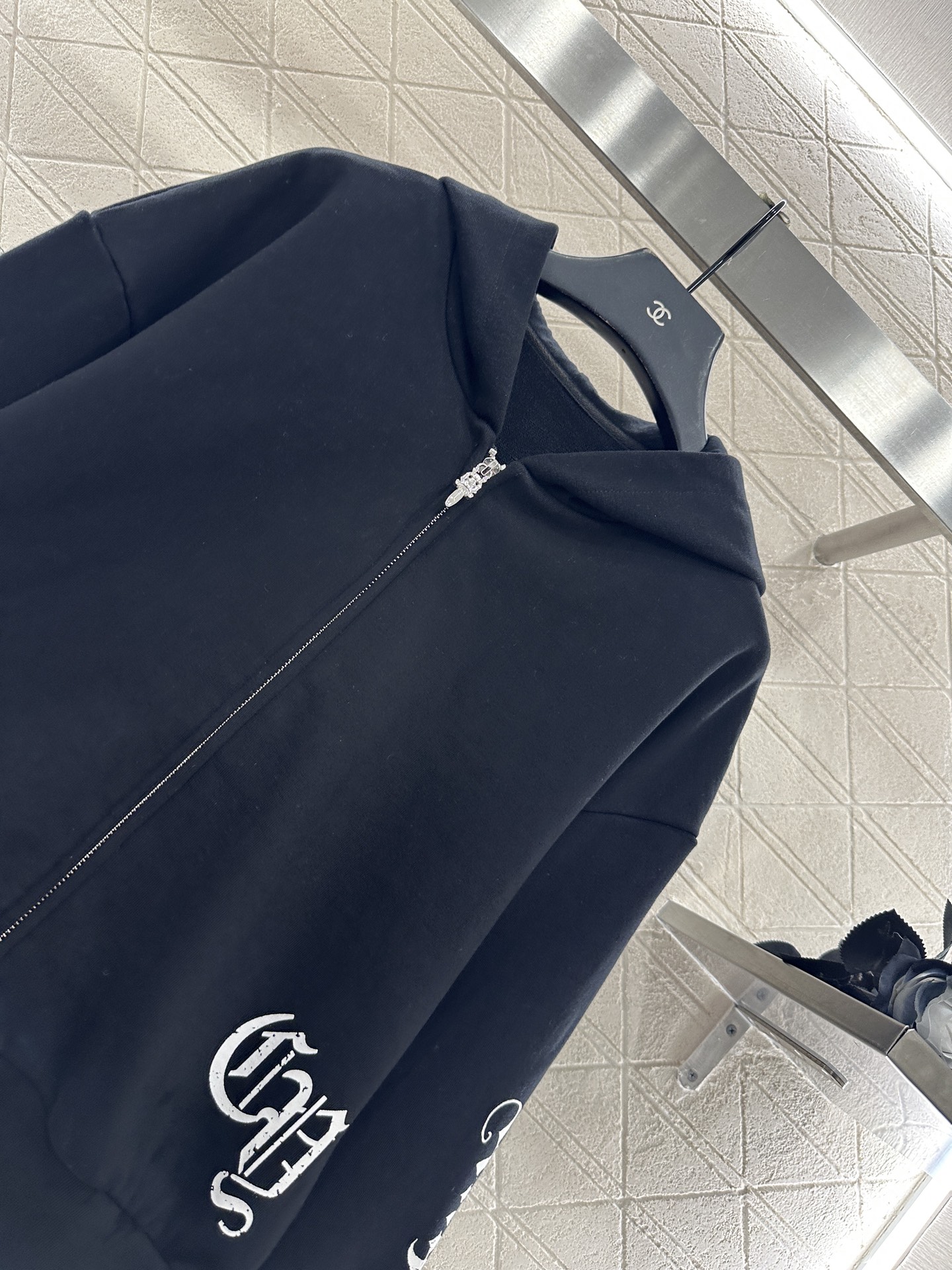 ♥Chrome hear*♥2025新品上架 字母徽标连帽外套长裤套装定制YB斜纹全棉材质，质感光泽，品