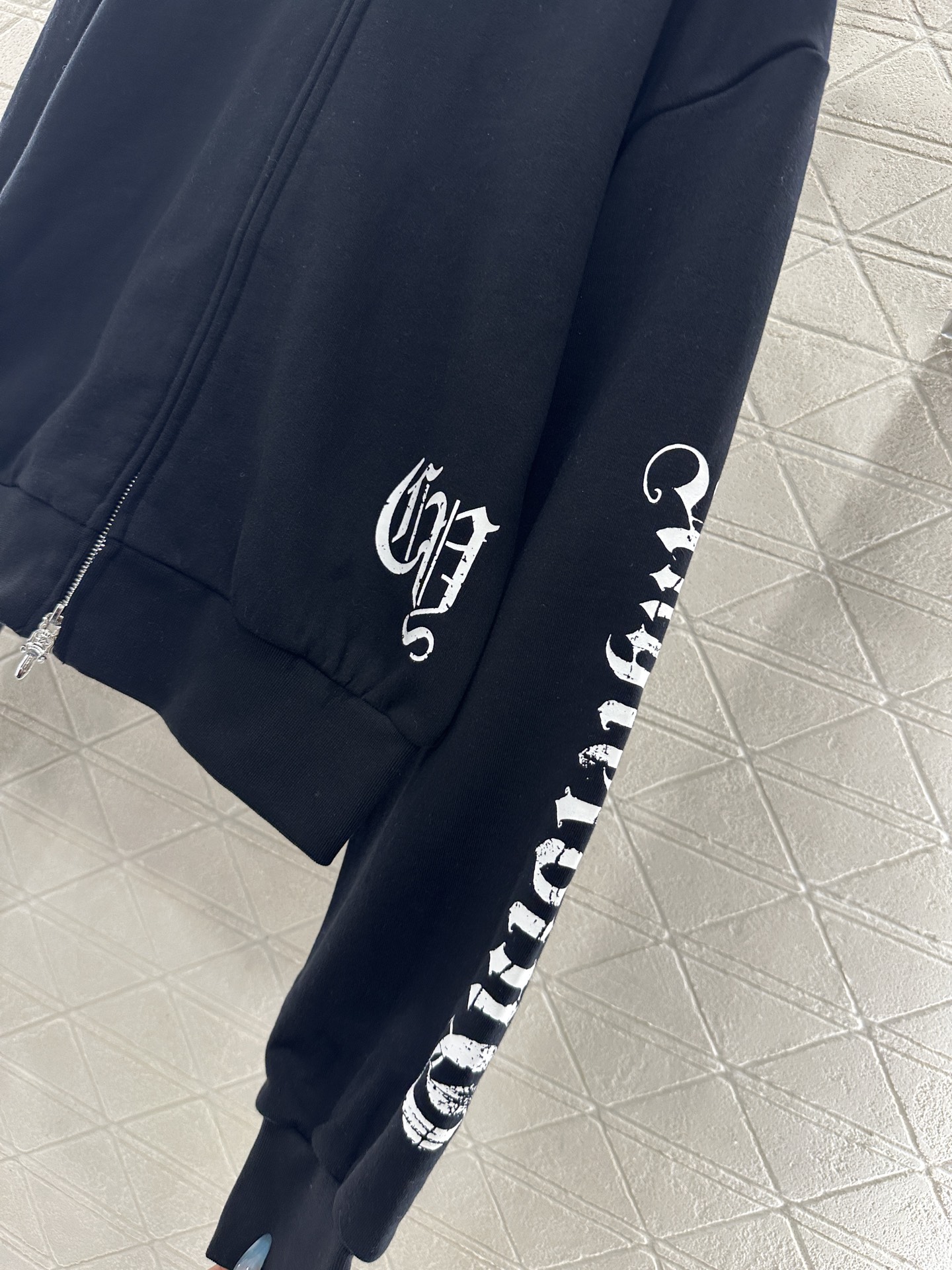 ♥Chrome hear*♥2025新品上架 字母徽标连帽外套长裤套装定制YB斜纹全棉材质，质感光泽，品