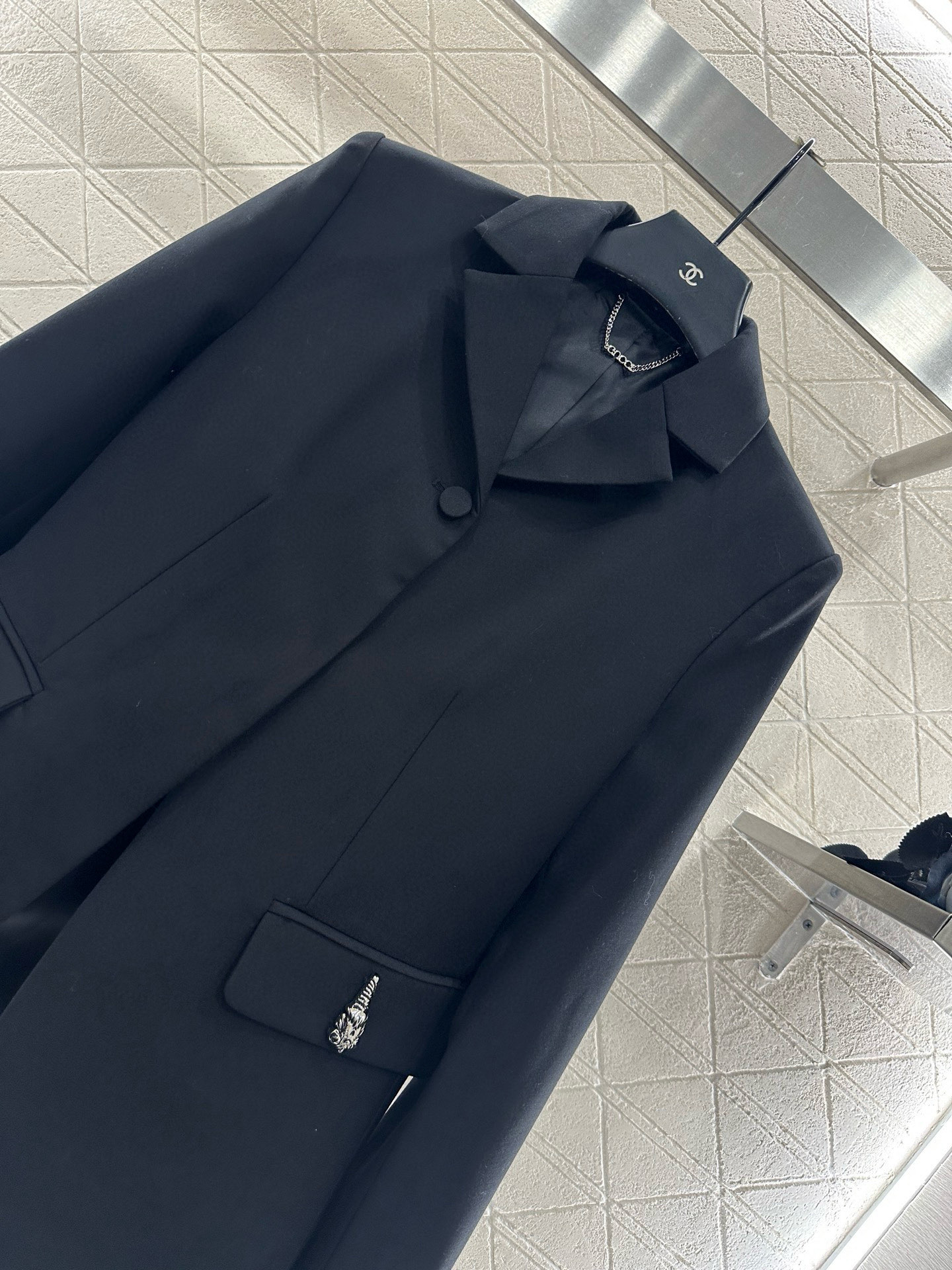 ♥Gucc*♥2025新品上架 翻领西装外套短裤套装定制YB进口精仿羊毛混纺材质，质感高级，挺括有型，翻