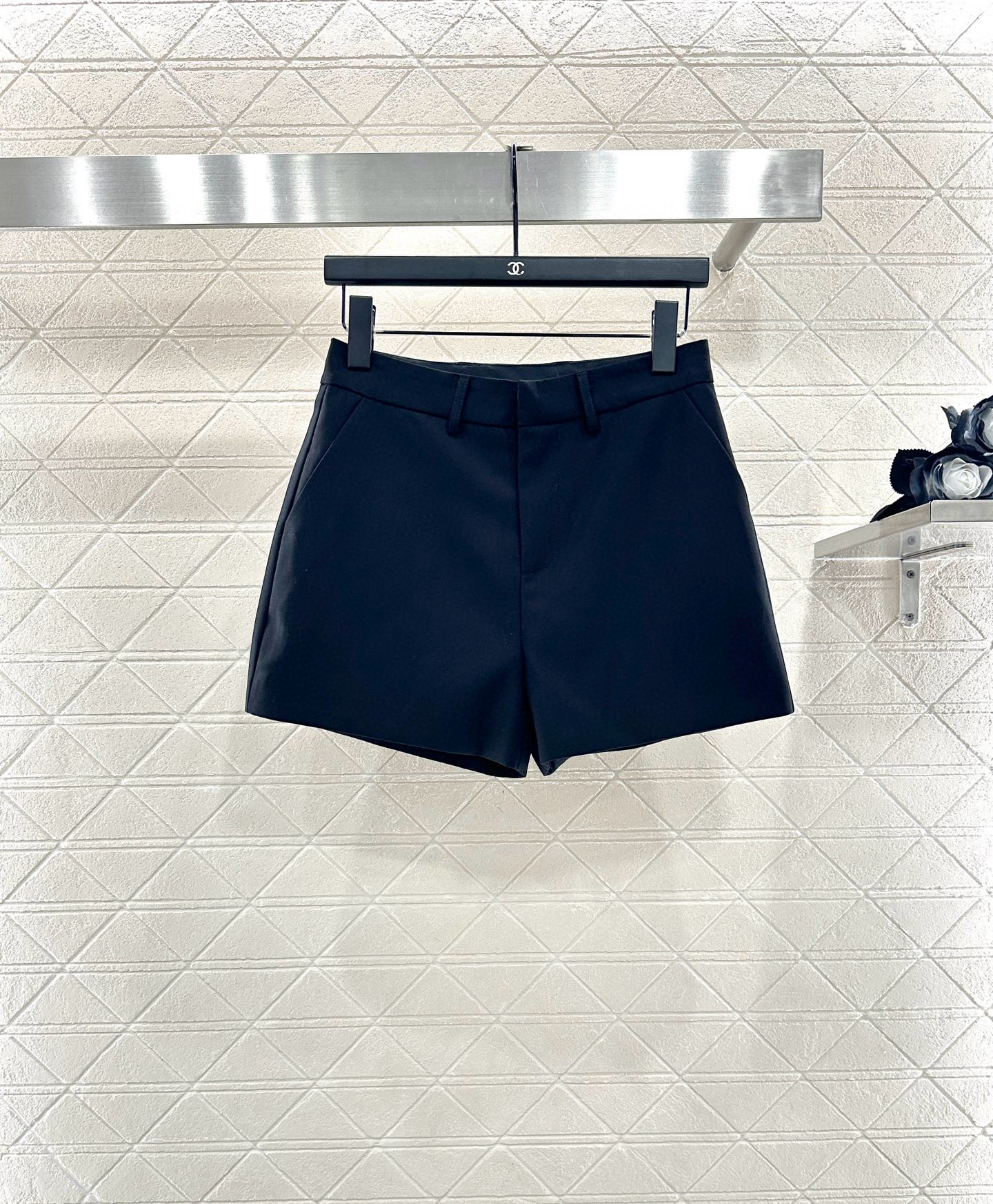 ♥Gucc*♥2025新品上架 翻领西装外套短裤套装定制YB进口精仿羊毛混纺材质，质感高级，挺括有型，翻