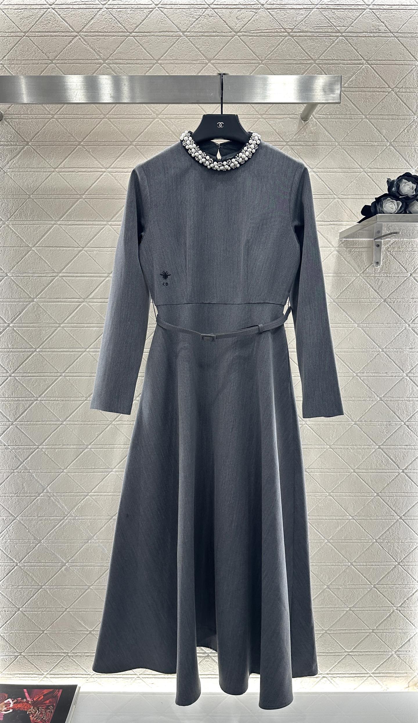 ♥Dio*♥2025新品上架 珍珠环绕腰带连衣裙定制YB进口棉毛材质，质感细腻，垂感有型，长袖圆领连衣裙