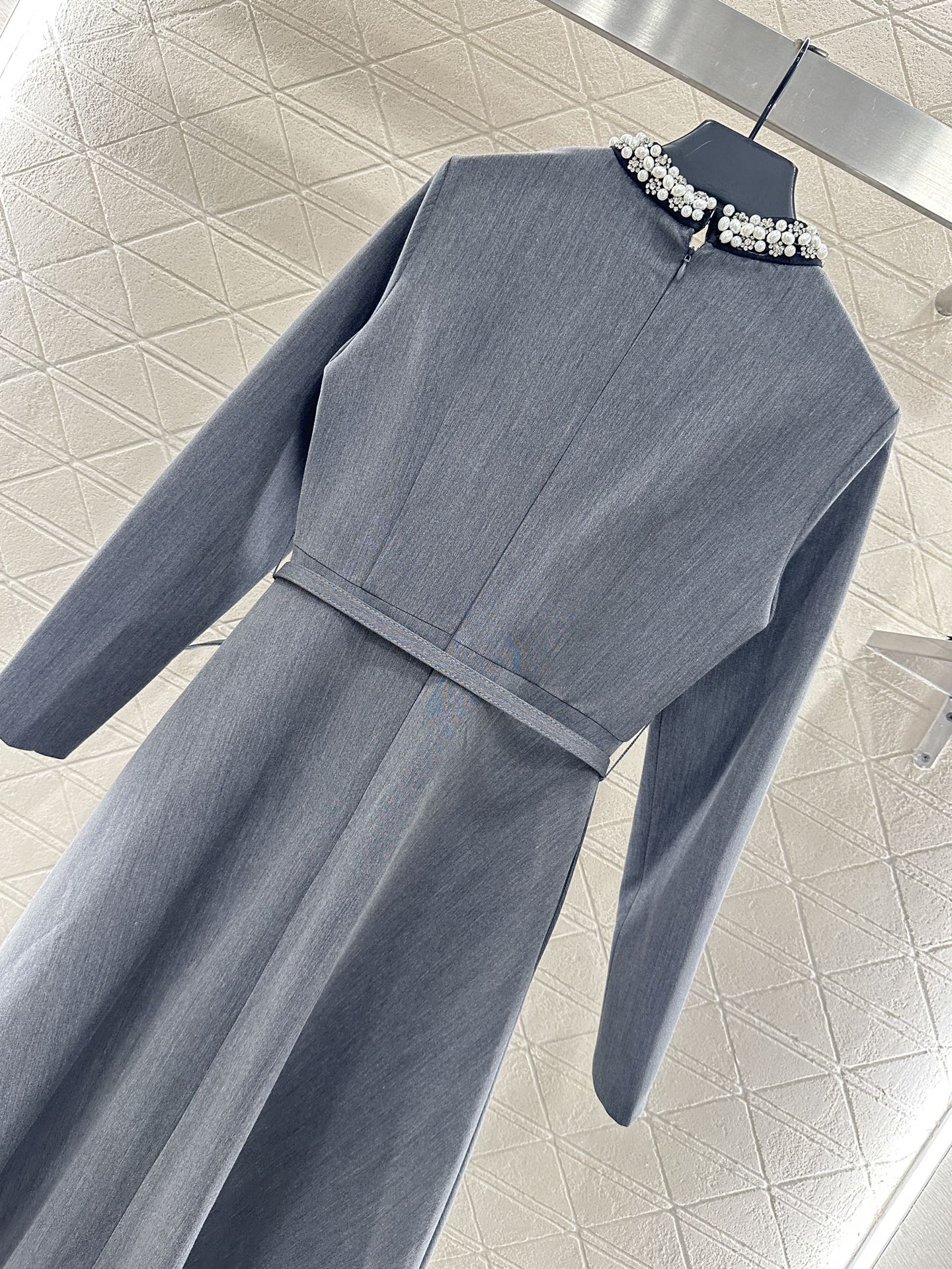 ♥Dio*♥2025新品上架 珍珠环绕腰带连衣裙定制YB进口棉毛材质，质感细腻，垂感有型，长袖圆领连衣裙