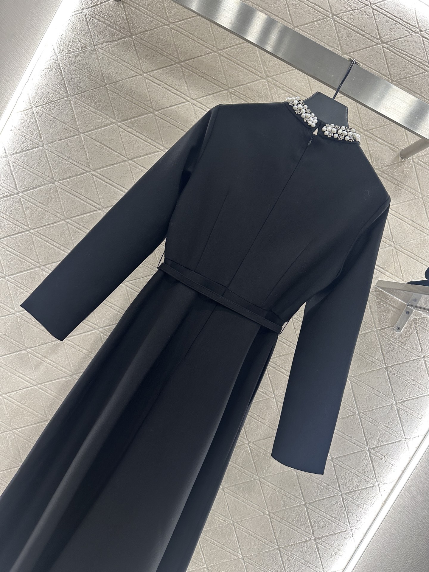 ♥Dio*♥2025新品上架 珍珠环绕腰带连衣裙定制YB进口棉毛材质，质感细腻，垂感有型，长袖圆领连衣裙