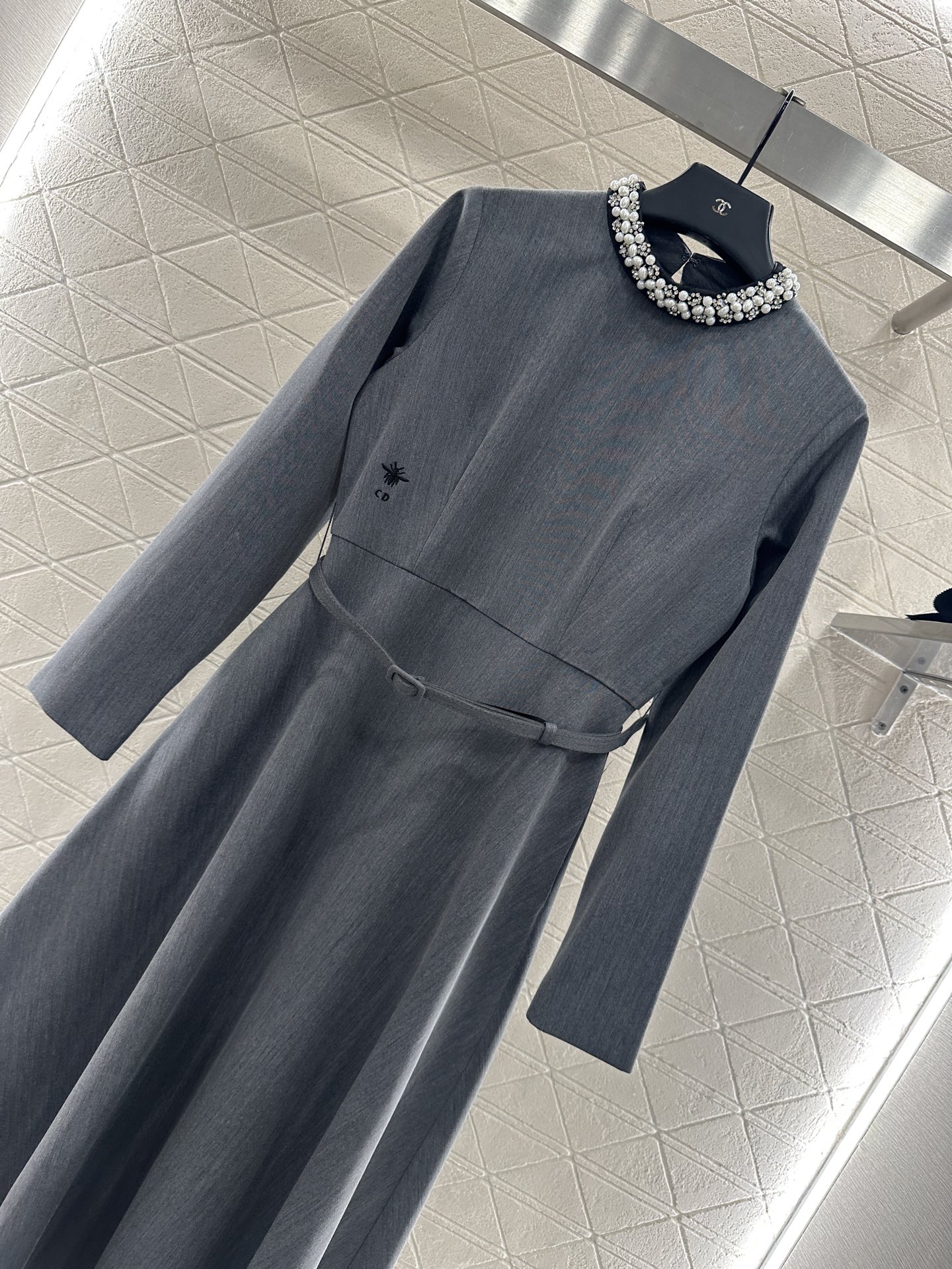 ♥Dio*♥2025新品上架 珍珠环绕腰带连衣裙定制YB进口棉毛材质，质感细腻，垂感有型，长袖圆领连衣裙