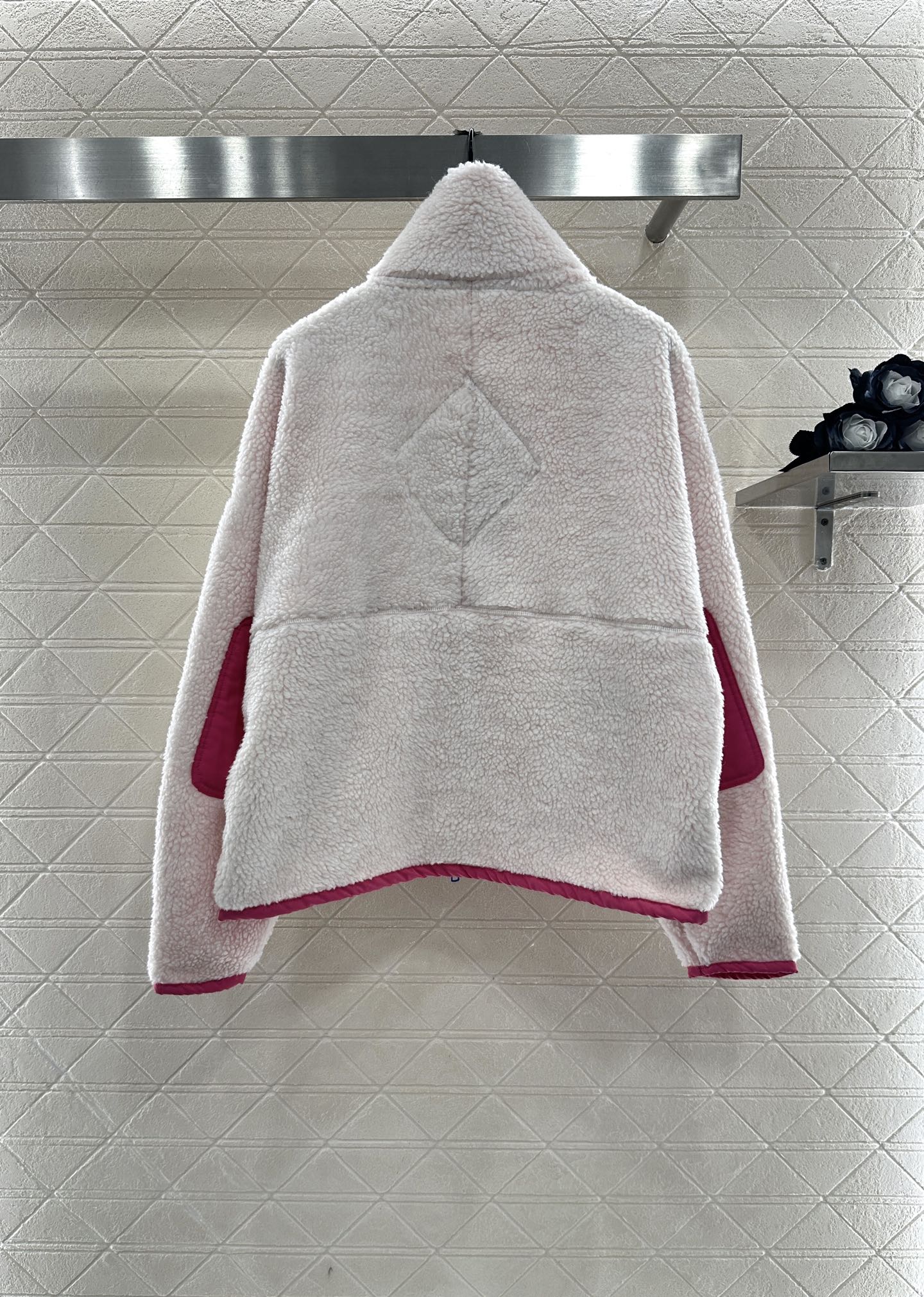 ♥Canada goos♥2025新品上架 泰迪毛绒外套通体饰以泰迪毛绒材质，质感柔软舒适，时髦洋气，立