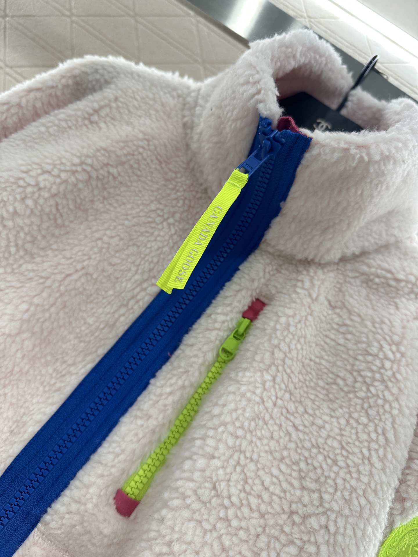 ♥Canada goos♥2025新品上架 泰迪毛绒外套通体饰以泰迪毛绒材质，质感柔软舒适，时髦洋气，立