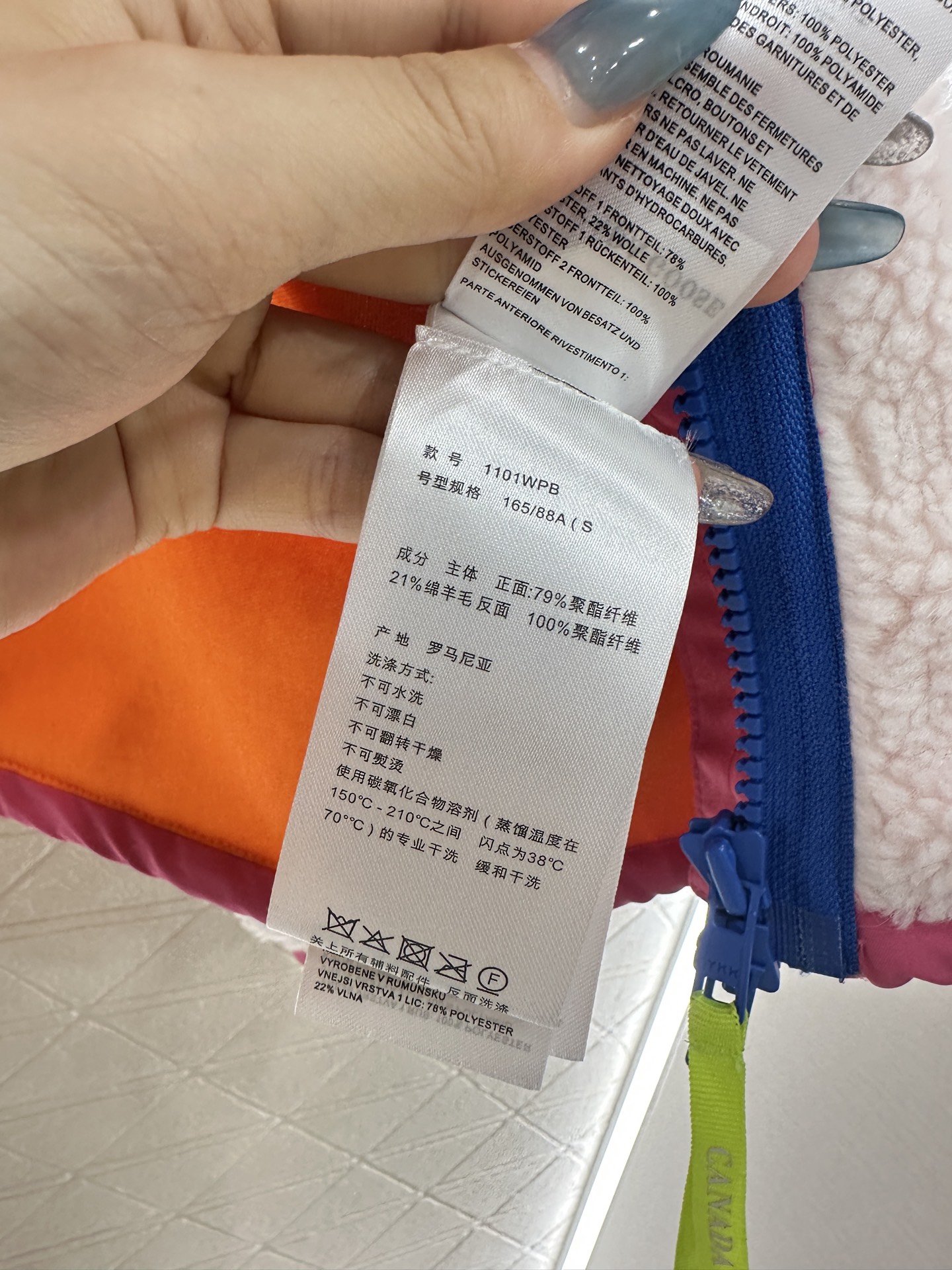 ♥Canada goos♥2025新品上架 泰迪毛绒外套通体饰以泰迪毛绒材质，质感柔软舒适，时髦洋气，立