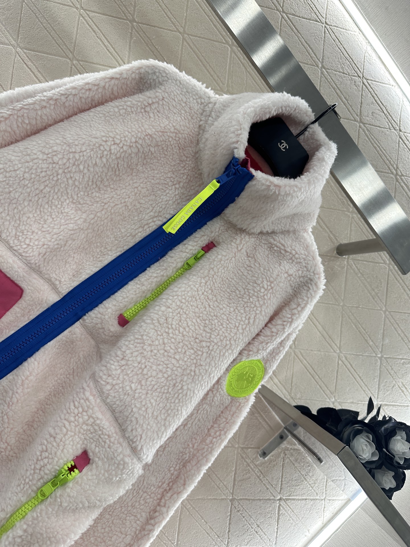 ♥Canada goos♥2025新品上架 泰迪毛绒外套通体饰以泰迪毛绒材质，质感柔软舒适，时髦洋气，立