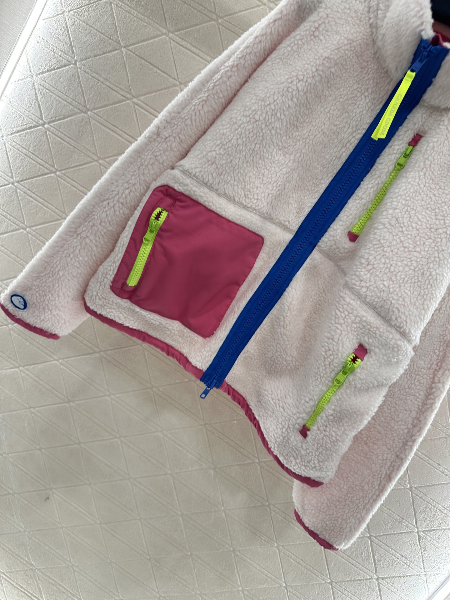 ♥Canada goos♥2025新品上架 泰迪毛绒外套通体饰以泰迪毛绒材质，质感柔软舒适，时髦洋气，立