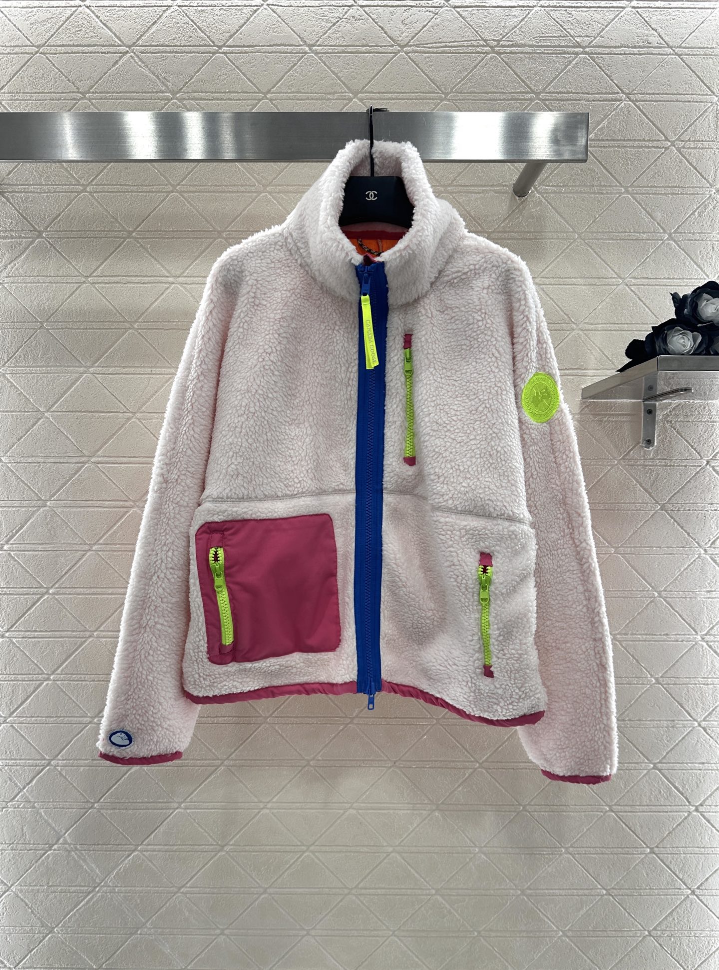 ♥Canada goos♥2025新品上架 泰迪毛绒外套通体饰以泰迪毛绒材质，质感柔软舒适，时髦洋气，立