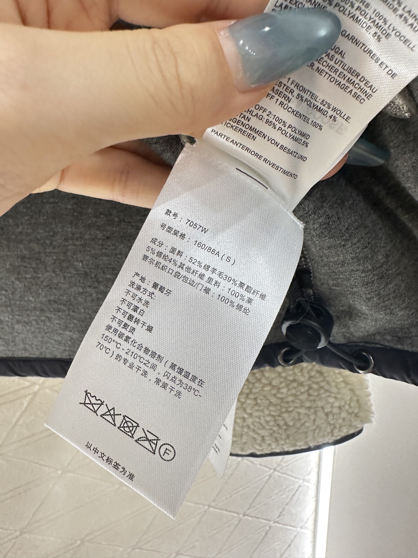 ♥Canada goos♥2025新品上架 泰迪毛绒外套通体饰以泰迪毛绒材质，质感柔软舒适，时髦洋气，立