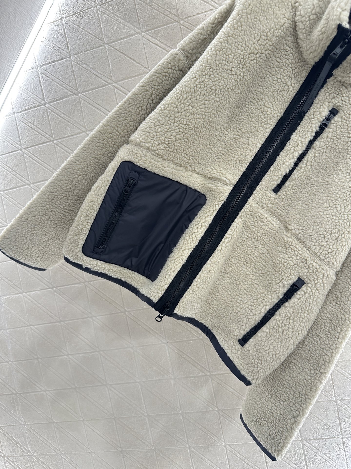 ♥Canada goos♥2025新品上架 泰迪毛绒外套通体饰以泰迪毛绒材质，质感柔软舒适，时髦洋气，立