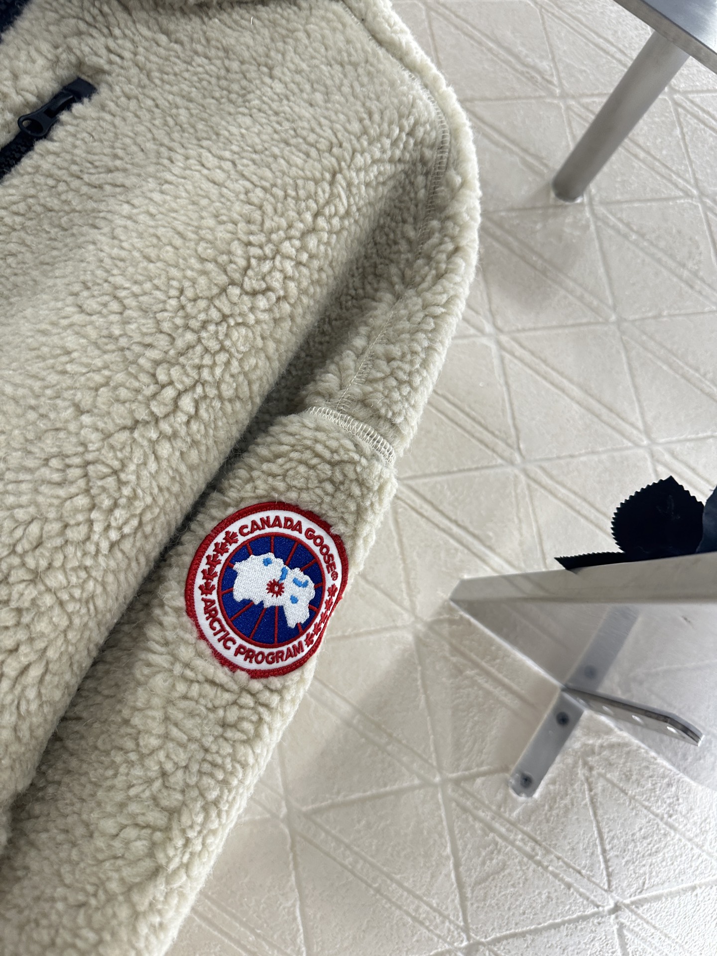 ♥Canada goos♥2025新品上架 泰迪毛绒外套通体饰以泰迪毛绒材质，质感柔软舒适，时髦洋气，立