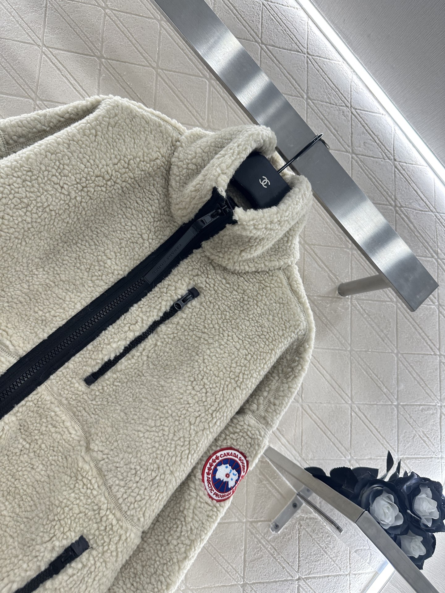 ♥Canada goos♥2025新品上架 泰迪毛绒外套通体饰以泰迪毛绒材质，质感柔软舒适，时髦洋气，立