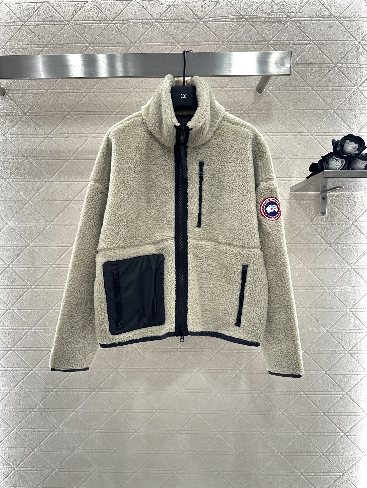 ♥Canada goos♥2025新品上架 泰迪毛绒外套通体饰以泰迪毛绒材质，质感柔软舒适，时髦洋气，立