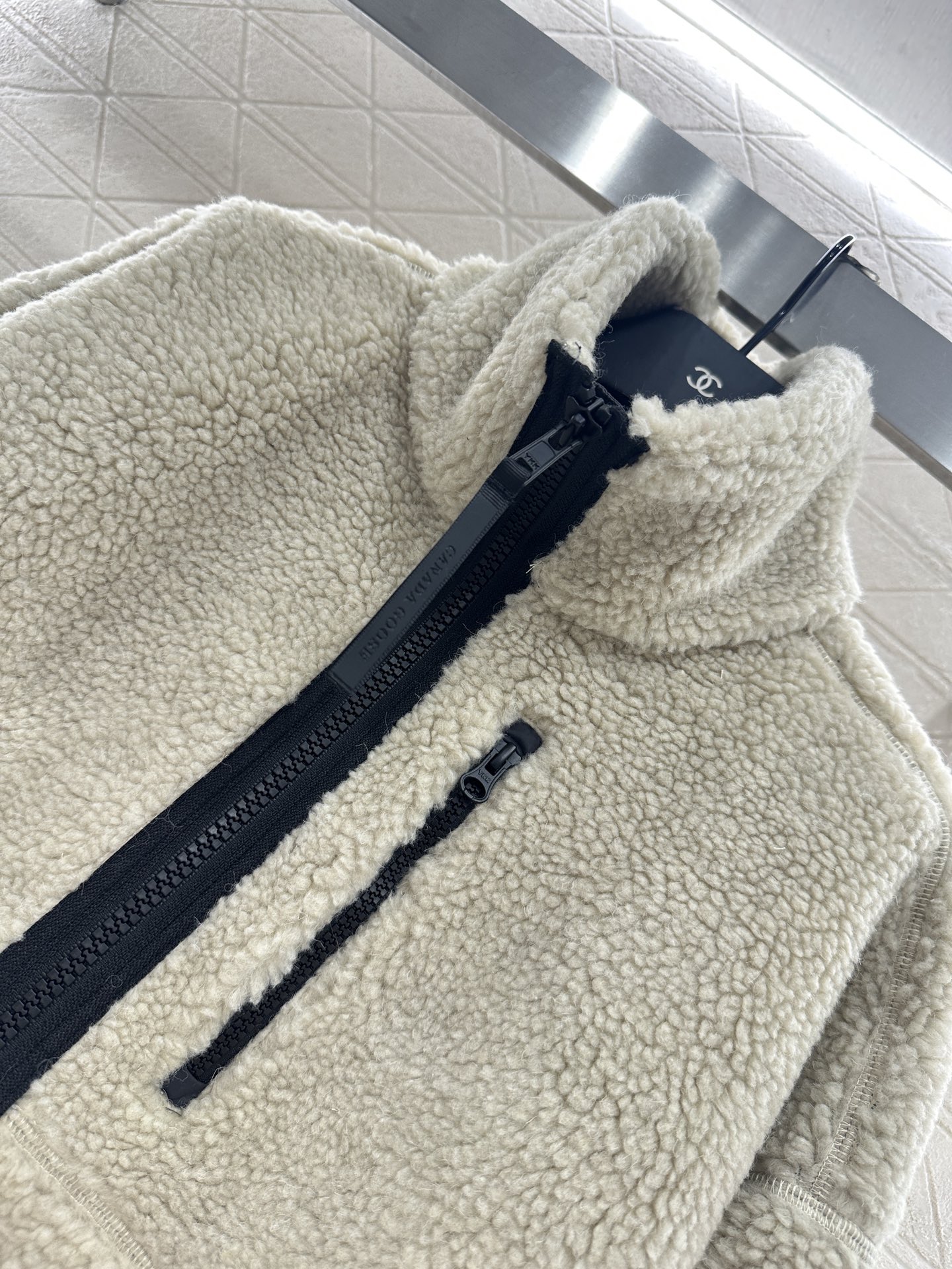 ♥Canada goos♥2025新品上架 泰迪毛绒外套通体饰以泰迪毛绒材质，质感柔软舒适，时髦洋气，立