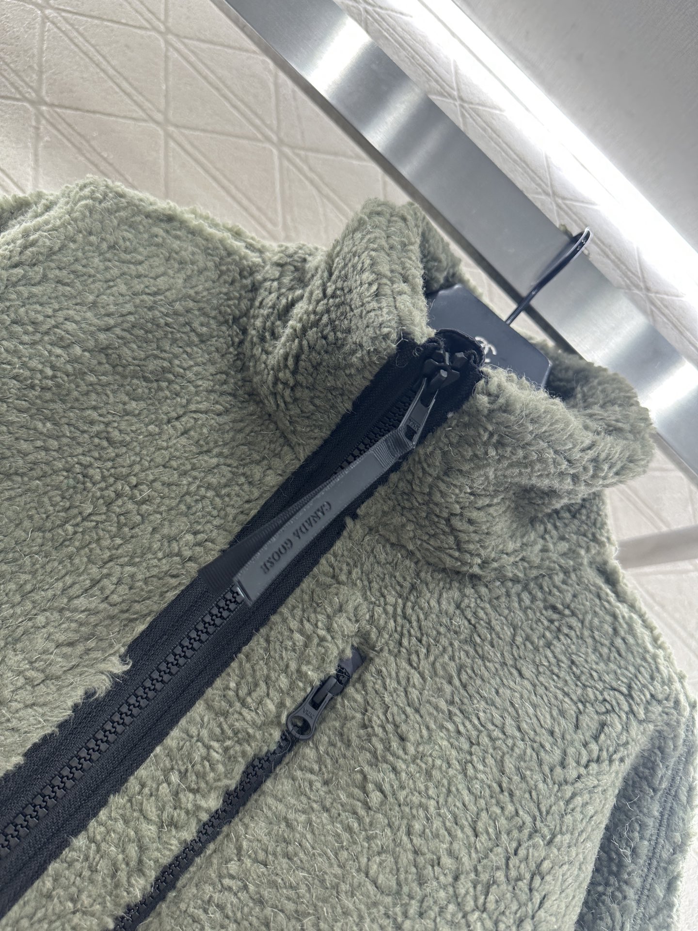 ♥Canada goos♥2025新品上架 泰迪毛绒外套通体饰以泰迪毛绒材质，质感柔软舒适，时髦洋气，立