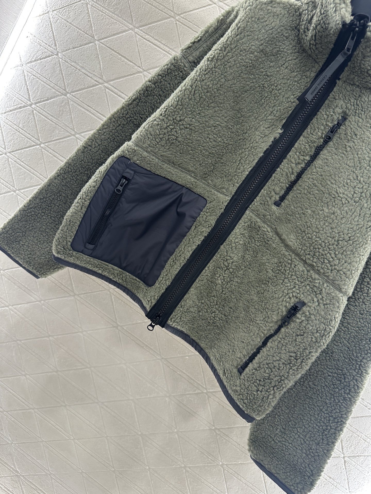 ♥Canada goos♥2025新品上架 泰迪毛绒外套通体饰以泰迪毛绒材质，质感柔软舒适，时髦洋气，立