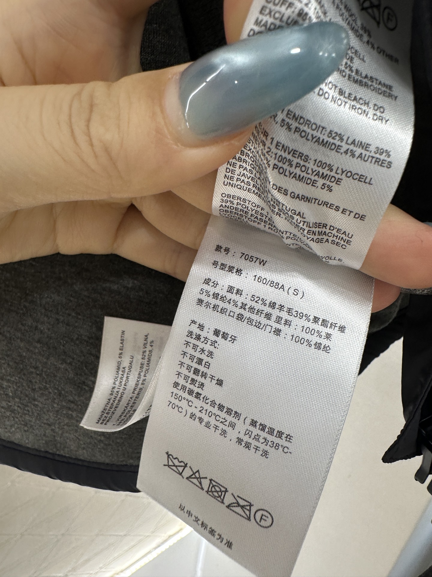 ♥Canada goos♥2025新品上架 泰迪毛绒外套通体饰以泰迪毛绒材质，质感柔软舒适，时髦洋气，立