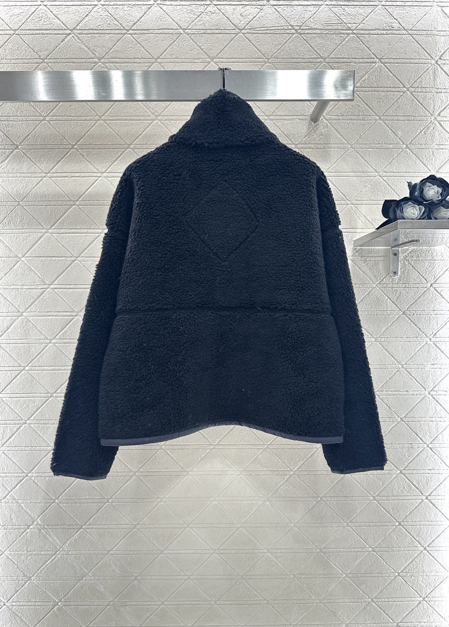 ♥Canada goos♥2025新品上架 泰迪毛绒外套通体饰以泰迪毛绒材质，质感柔软舒适，时髦洋气，立