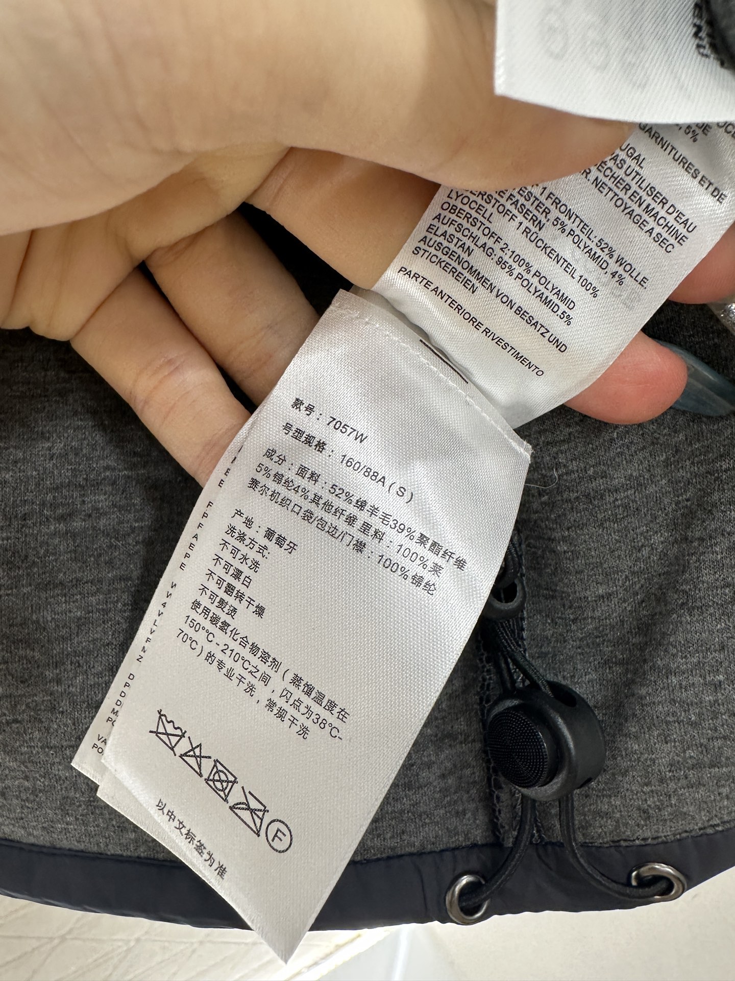 ♥Canada goos♥2025新品上架 泰迪毛绒外套通体饰以泰迪毛绒材质，质感柔软舒适，时髦洋气，立