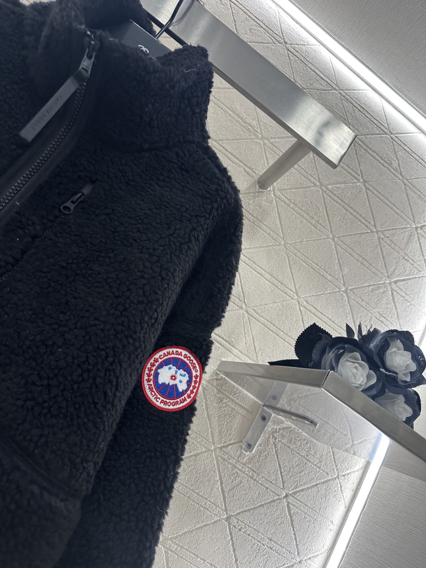 ♥Canada goos♥2025新品上架 泰迪毛绒外套通体饰以泰迪毛绒材质，质感柔软舒适，时髦洋气，立