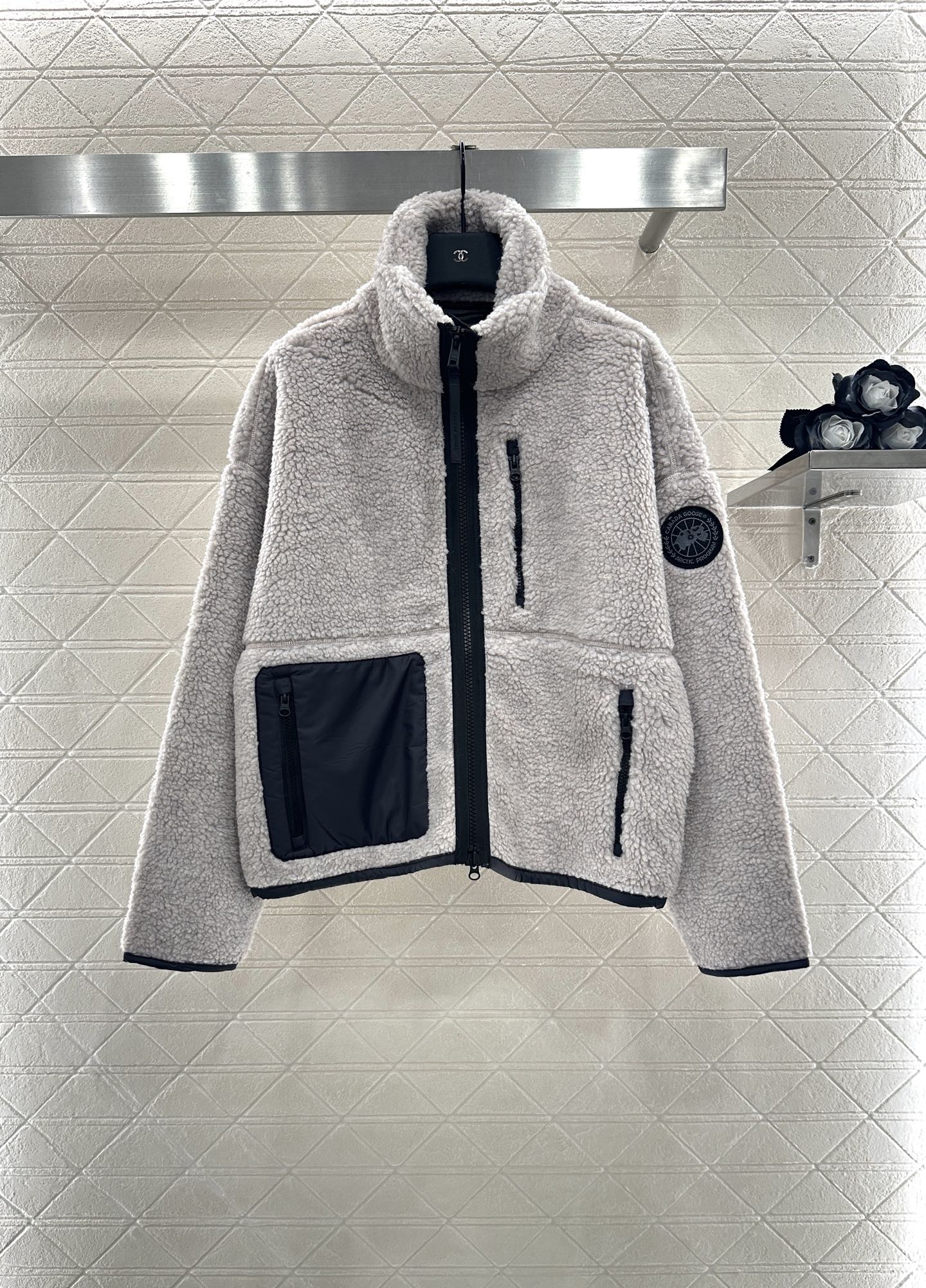 ♥Canada goos♥2025新品上架 泰迪毛绒外套通体饰以泰迪毛绒材质，质感柔软舒适，时髦洋气，立