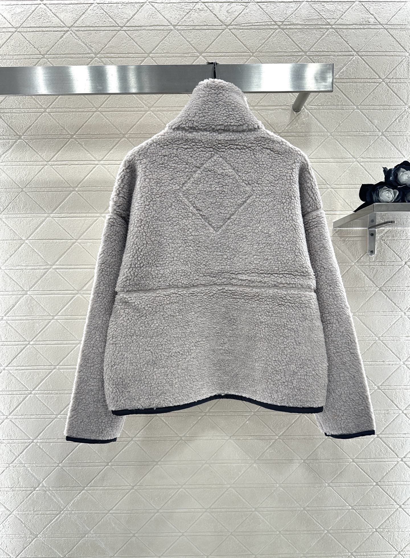 ♥Canada goos♥2025新品上架 泰迪毛绒外套通体饰以泰迪毛绒材质，质感柔软舒适，时髦洋气，立