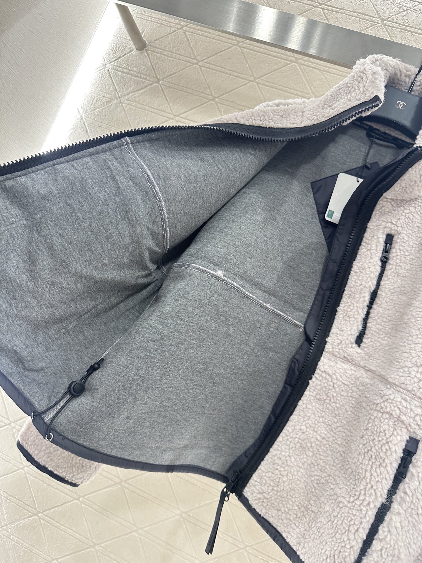 ♥Canada goos♥2025新品上架 泰迪毛绒外套通体饰以泰迪毛绒材质，质感柔软舒适，时髦洋气，立