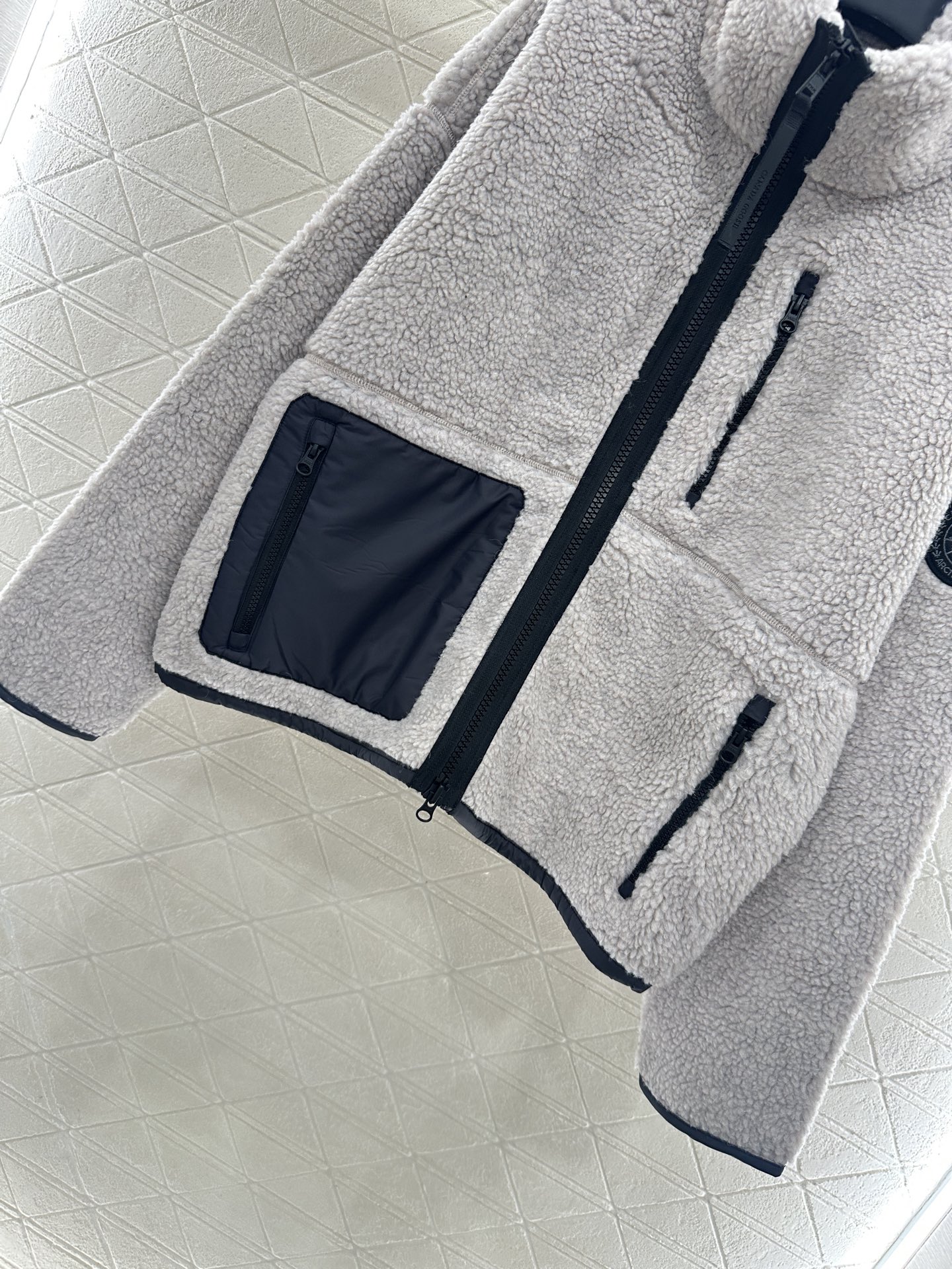 ♥Canada goos♥2025新品上架 泰迪毛绒外套通体饰以泰迪毛绒材质，质感柔软舒适，时髦洋气，立