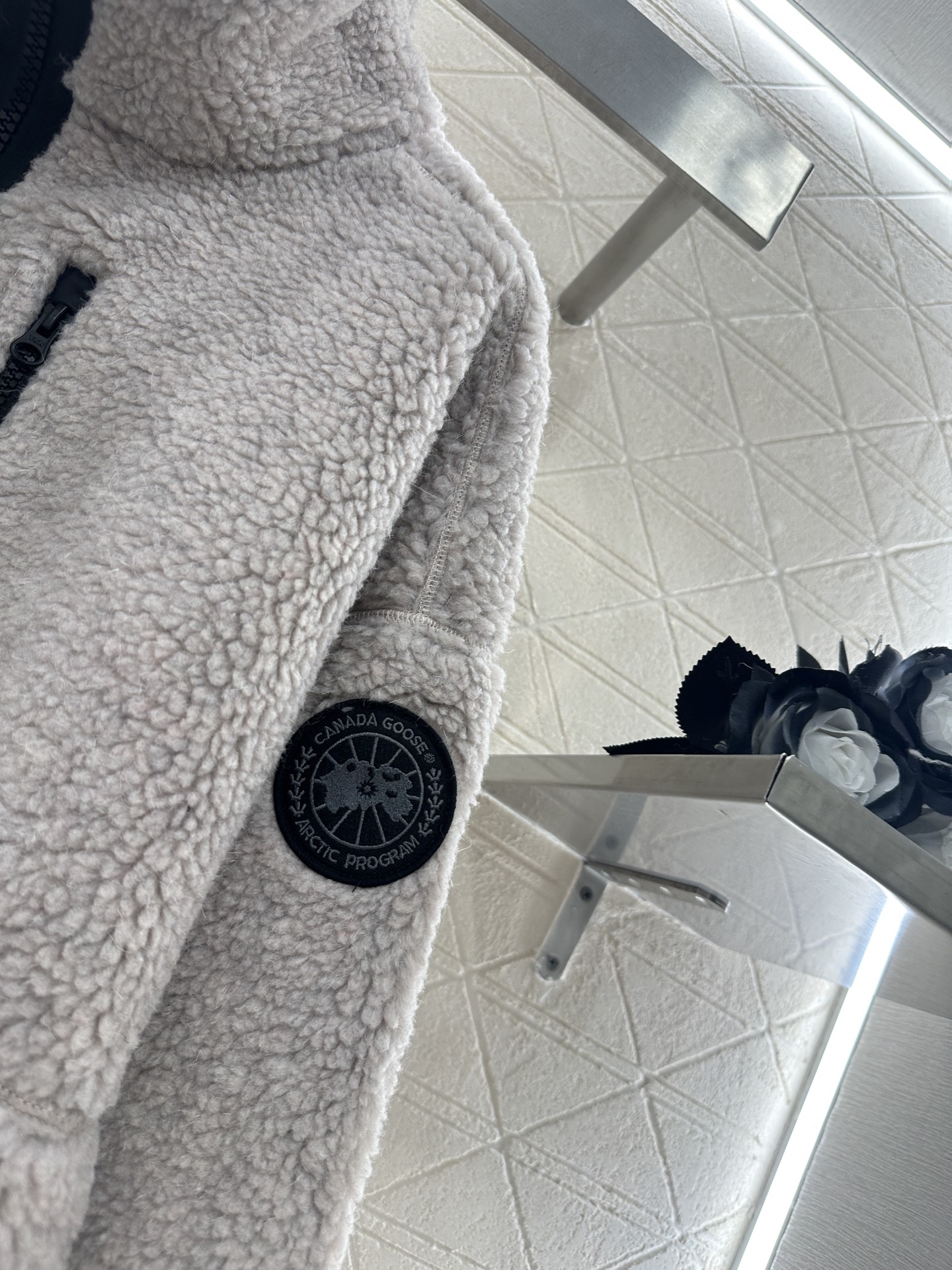 ♥Canada goos♥2025新品上架 泰迪毛绒外套通体饰以泰迪毛绒材质，质感柔软舒适，时髦洋气，立