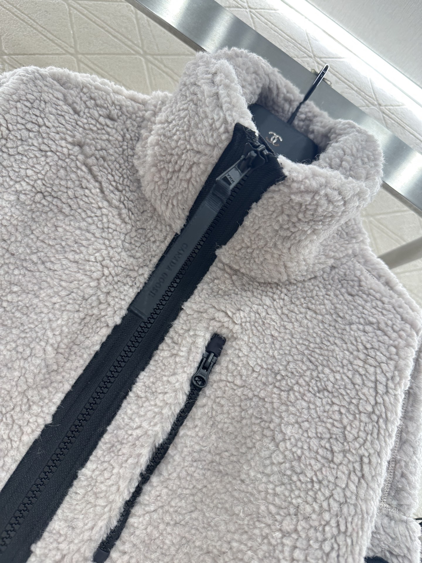 ♥Canada goos♥2025新品上架 泰迪毛绒外套通体饰以泰迪毛绒材质，质感柔软舒适，时髦洋气，立