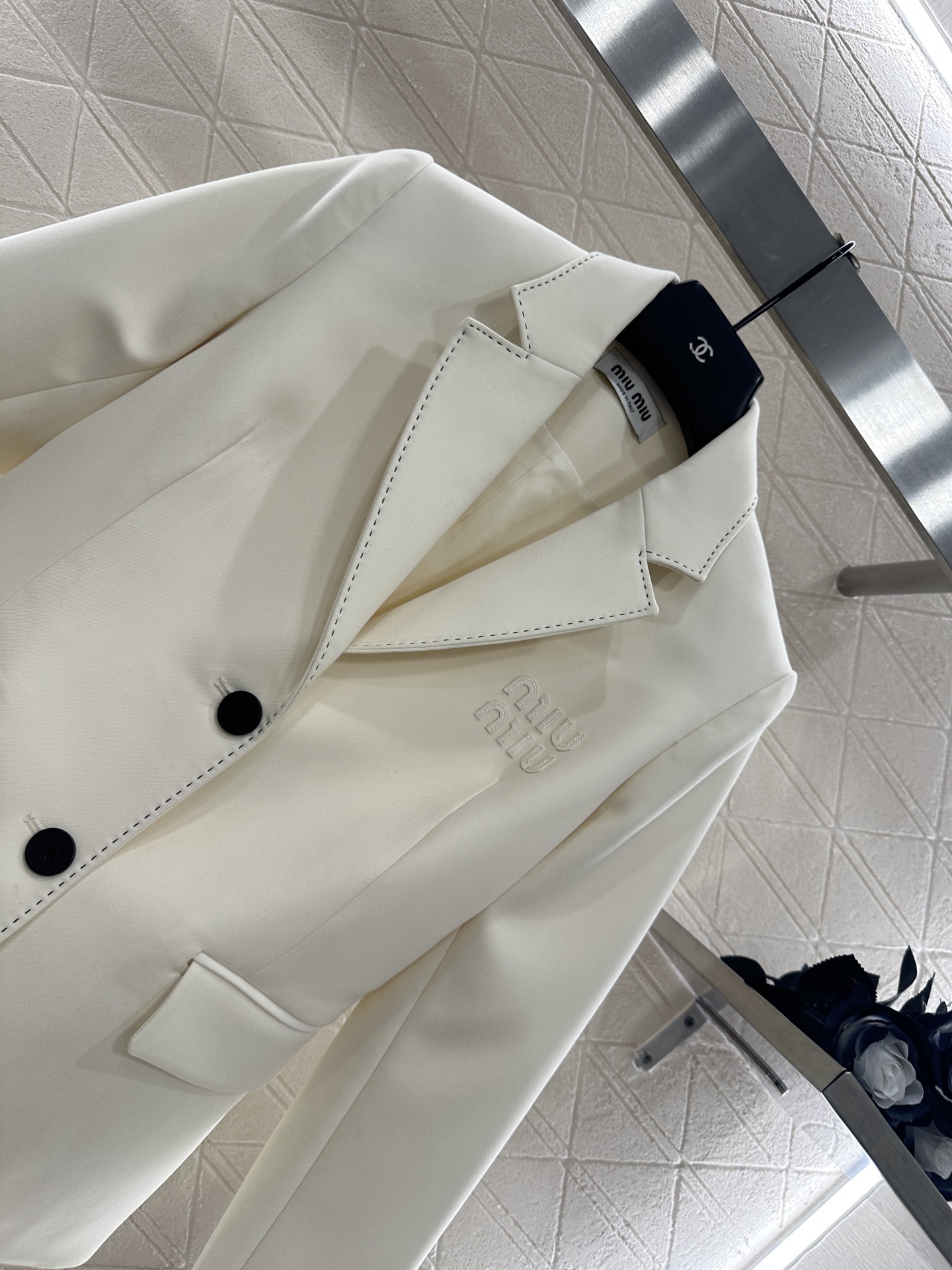 ♥Miumi*♥2025新品上架 西装外套百褶半裙套装定制YB进口醋酸材质，质感高级舒适，文艺复古感明显