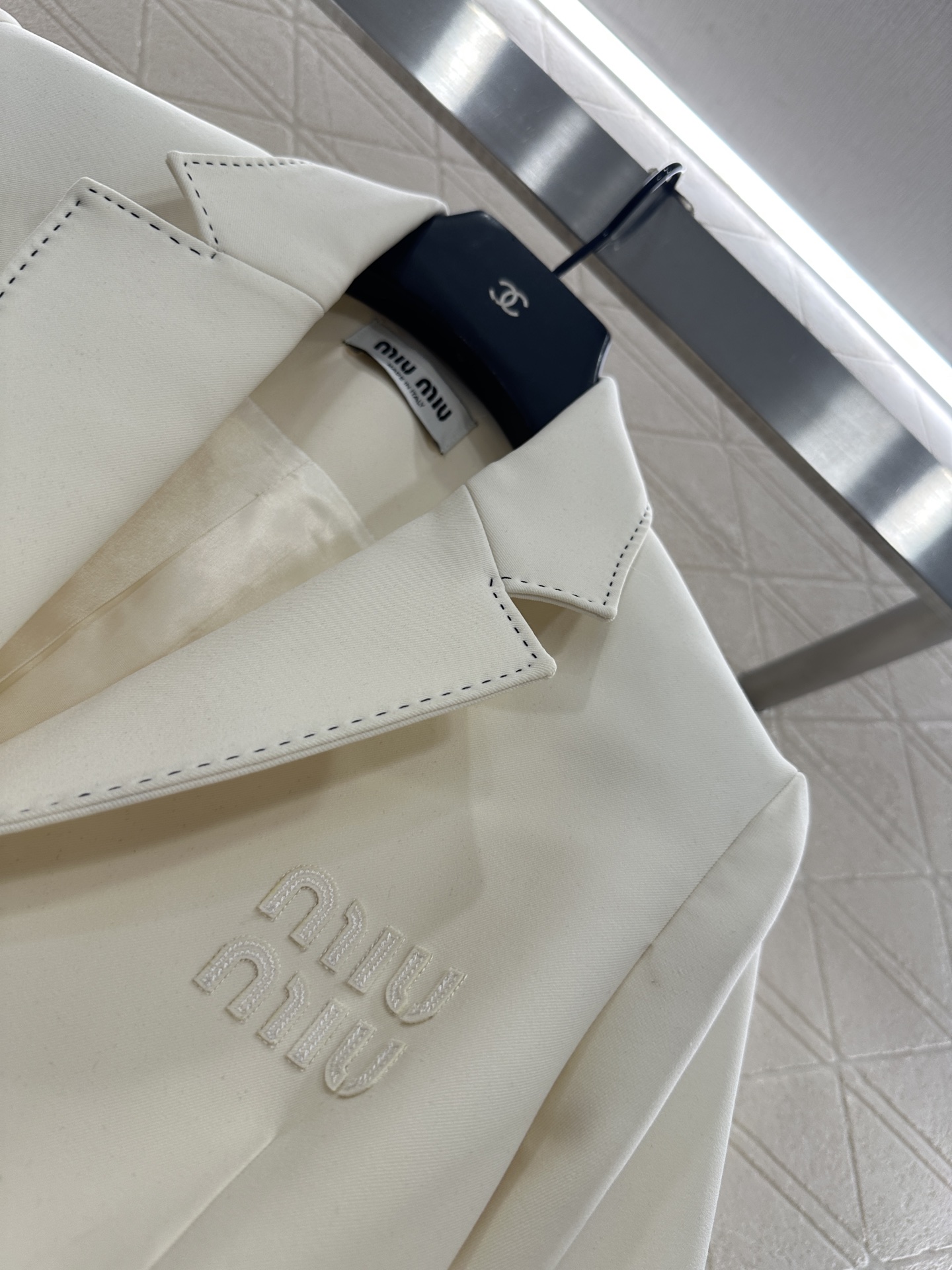 ♥Miumi*♥2025新品上架 西装外套百褶半裙套装定制YB进口醋酸材质，质感高级舒适，文艺复古感明显