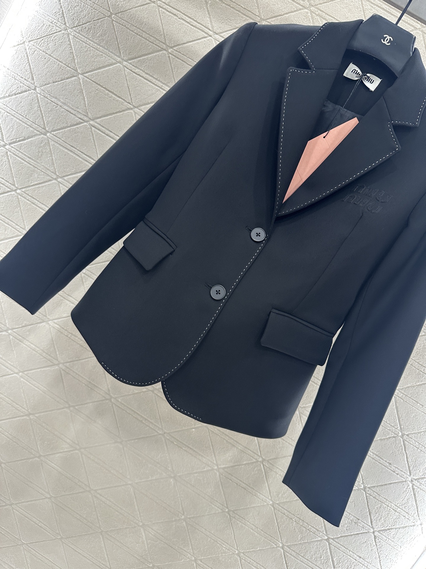 ♥Miumi*♥2025新品上架 西装外套百褶半裙套装定制YB进口醋酸材质，质感高级舒适，文艺复古感明显