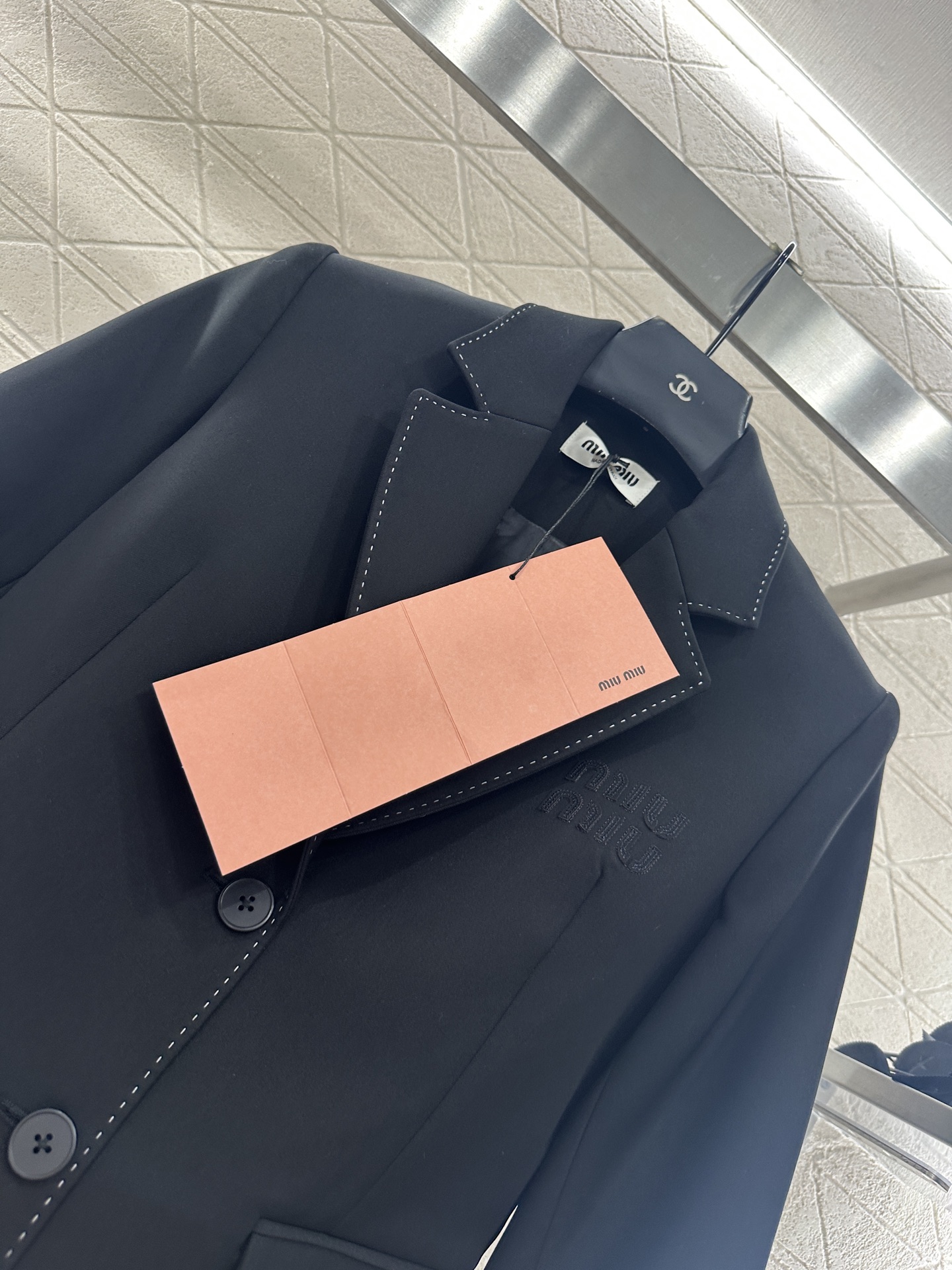 ♥Miumi*♥2025新品上架 西装外套百褶半裙套装定制YB进口醋酸材质，质感高级舒适，文艺复古感明显