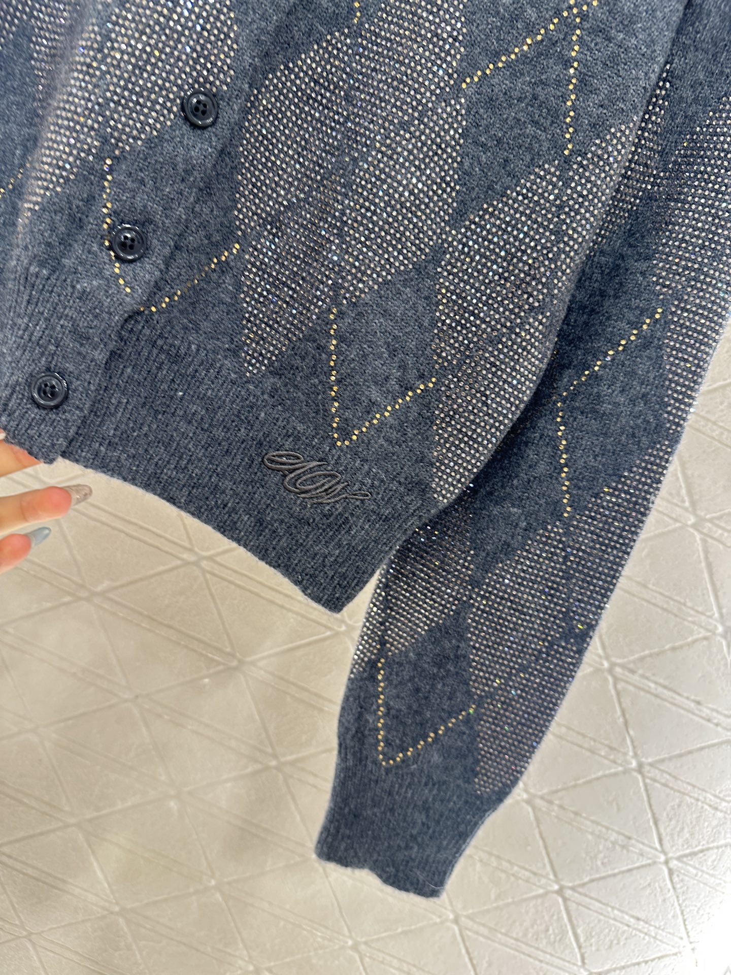 ♥Alexander wan*♥2025新品上架 烫钻菱格提花针织开衫定制YB羊毛纱线织造，质感细腻，舒