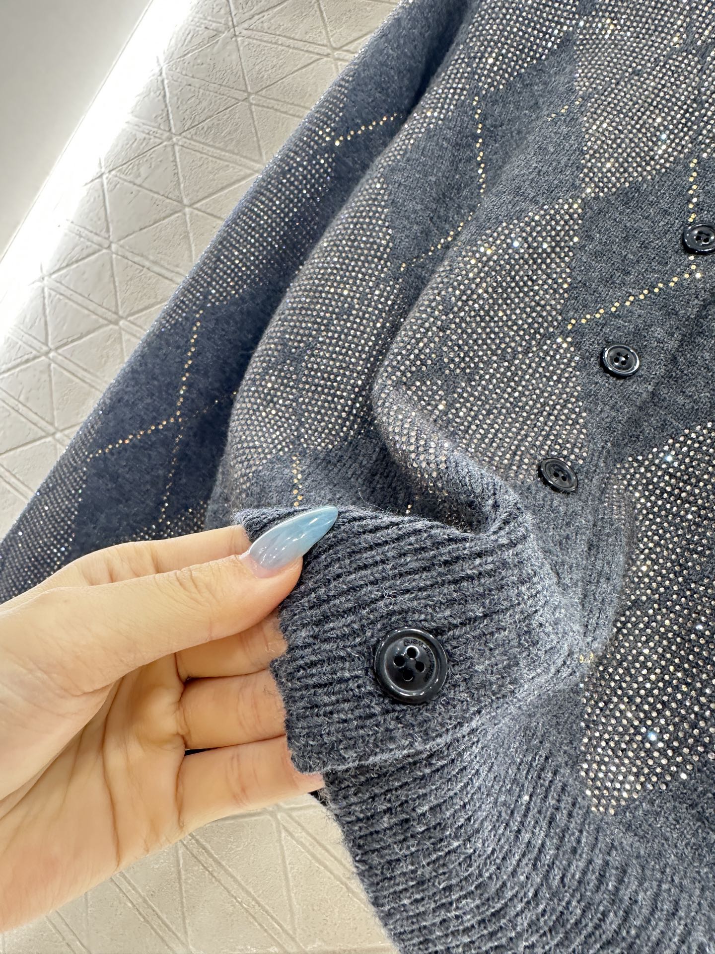 ♥Alexander wan*♥2025新品上架 烫钻菱格提花针织开衫定制YB羊毛纱线织造，质感细腻，舒