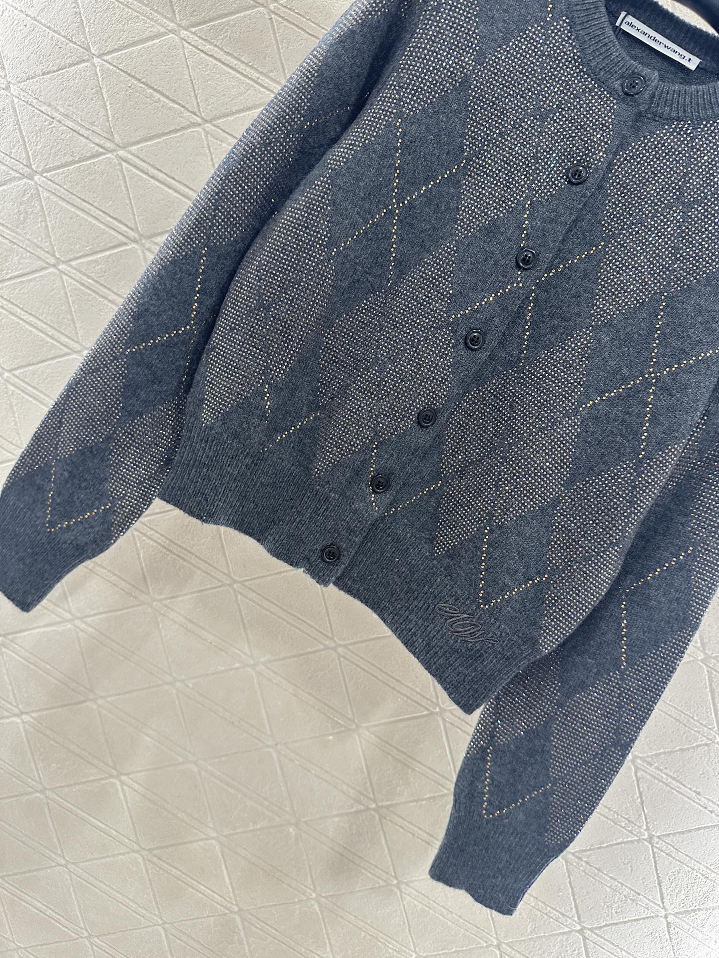 ♥Alexander wan*♥2025新品上架 烫钻菱格提花针织开衫定制YB羊毛纱线织造，质感细腻，舒