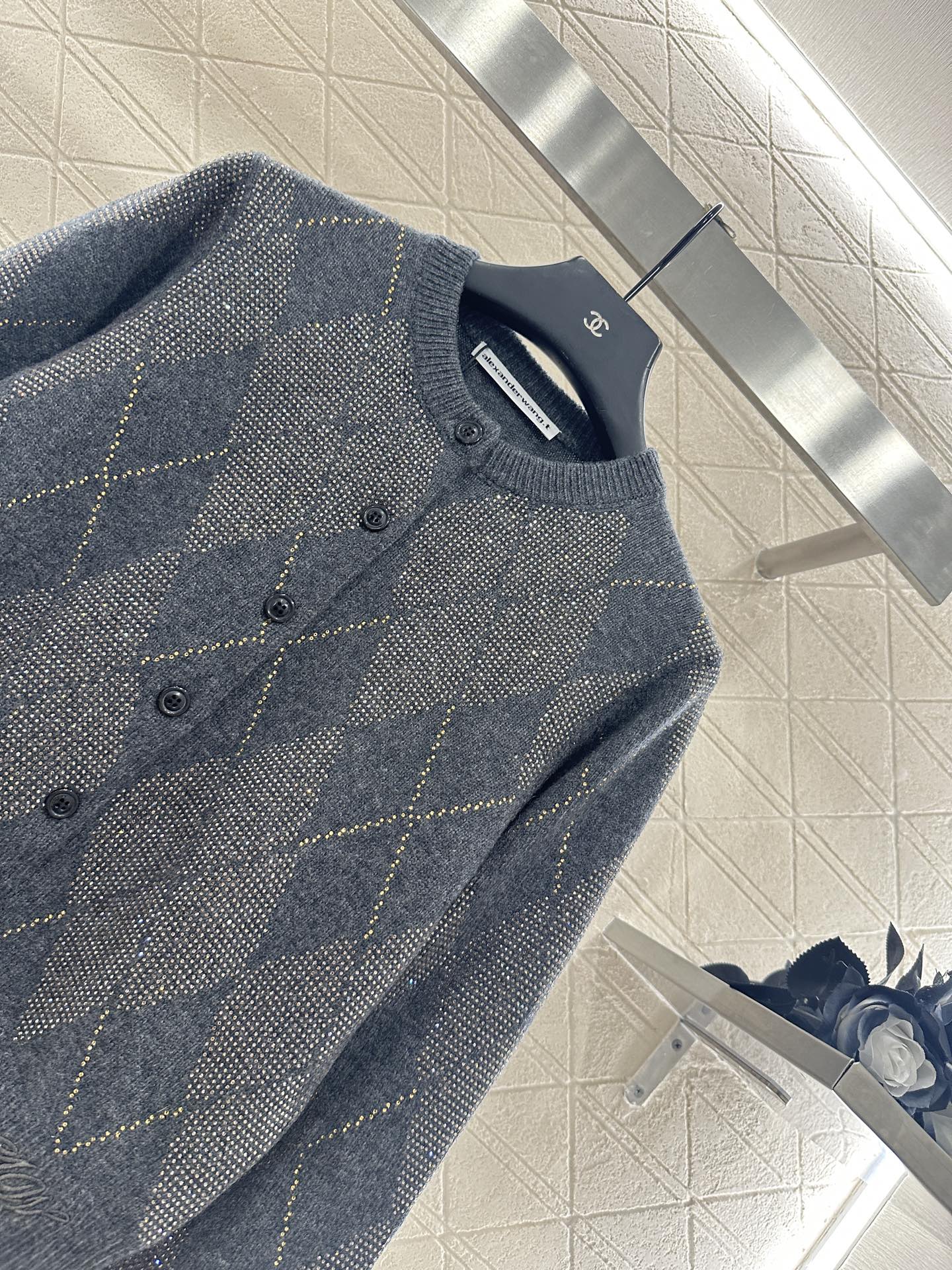 ♥Alexander wan*♥2025新品上架 烫钻菱格提花针织开衫定制YB羊毛纱线织造，质感细腻，舒