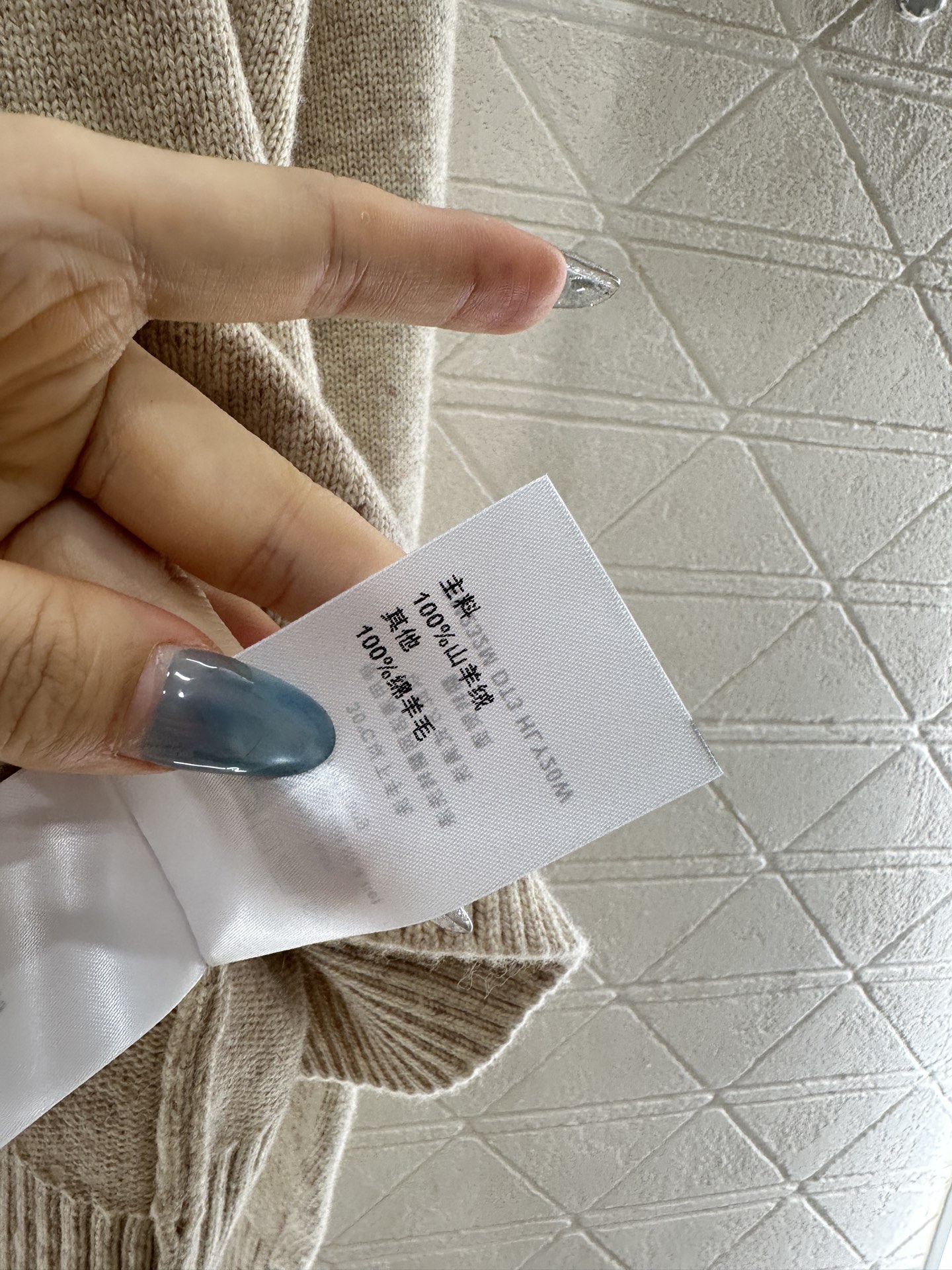 ♥Louis vuitto*♥2025新品上架 简约字母套头毛衣定制YB羊绒羊毛纱线织造，质感高级，舒适